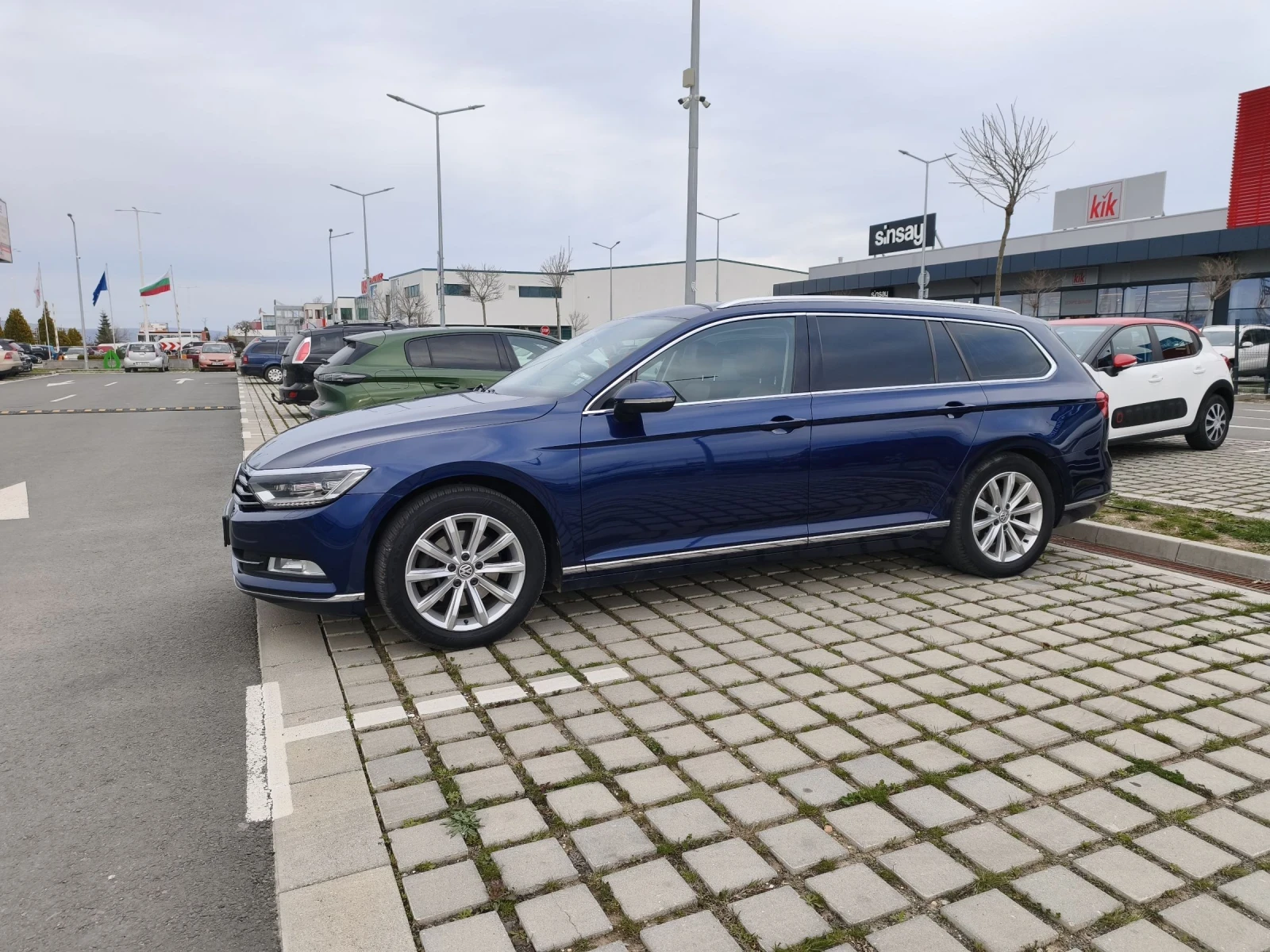 VW Passat Личен b8 2.0tdi 150kc Highline Напълно обслужен, снимка 8 - Автомобили и джипове - 54970409