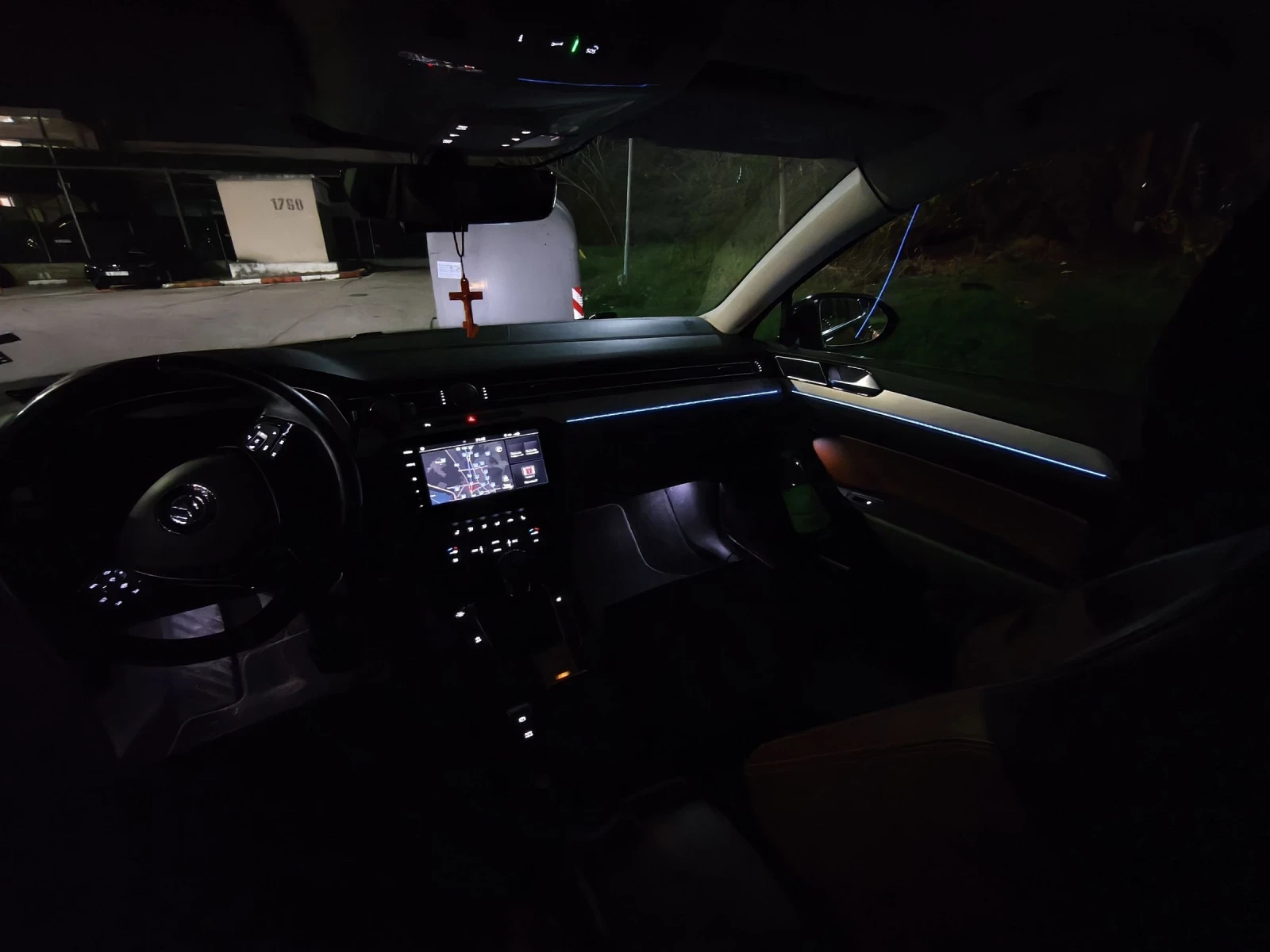 VW Passat Личен b8 2.0tdi 150kc Highline Напълно обслужен, снимка 17 - Автомобили и джипове - 54970409