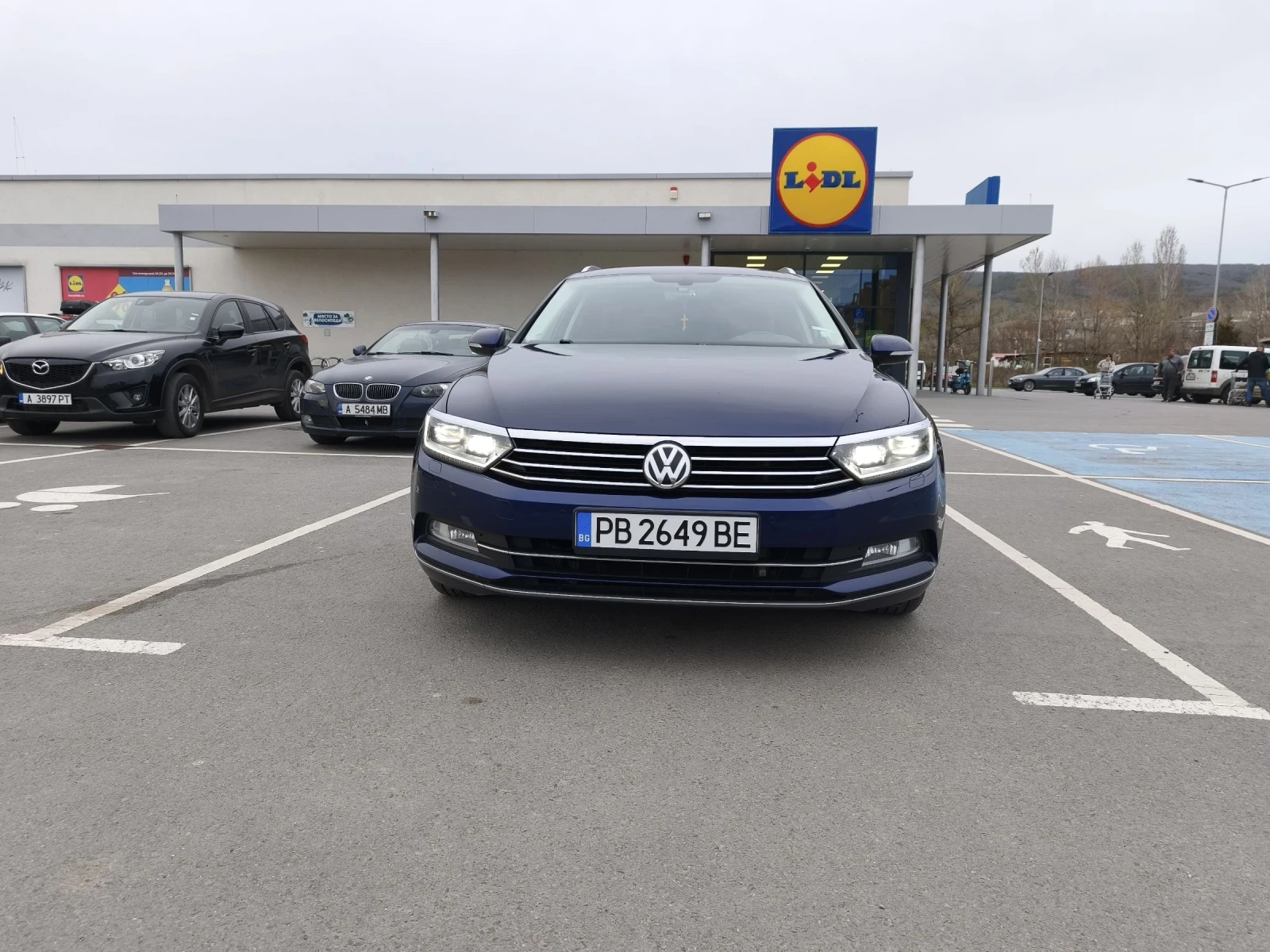 VW Passat Личен b8 2.0tdi 150kc Highline Напълно обслужен, снимка 16 - Автомобили и джипове - 54970409