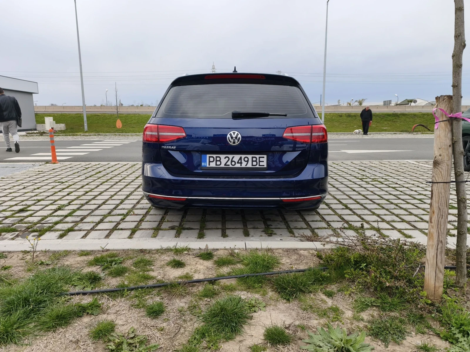 VW Passat Личен b8 2.0tdi 150kc Highline Напълно обслужен, снимка 6 - Автомобили и джипове - 54970409