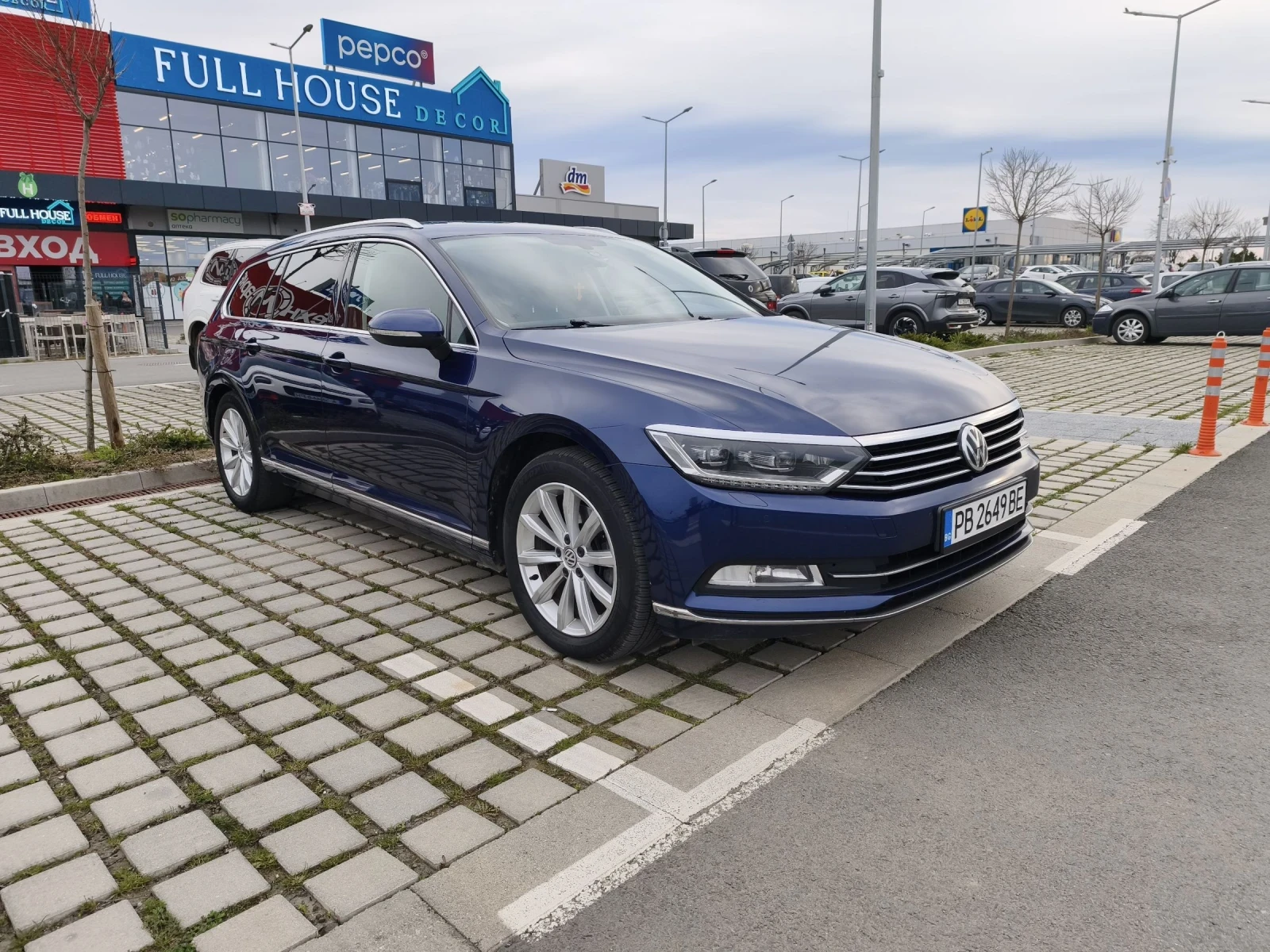 VW Passat Личен b8 2.0tdi 150kc Highline Напълно обслужен, снимка 3 - Автомобили и джипове - 54970409