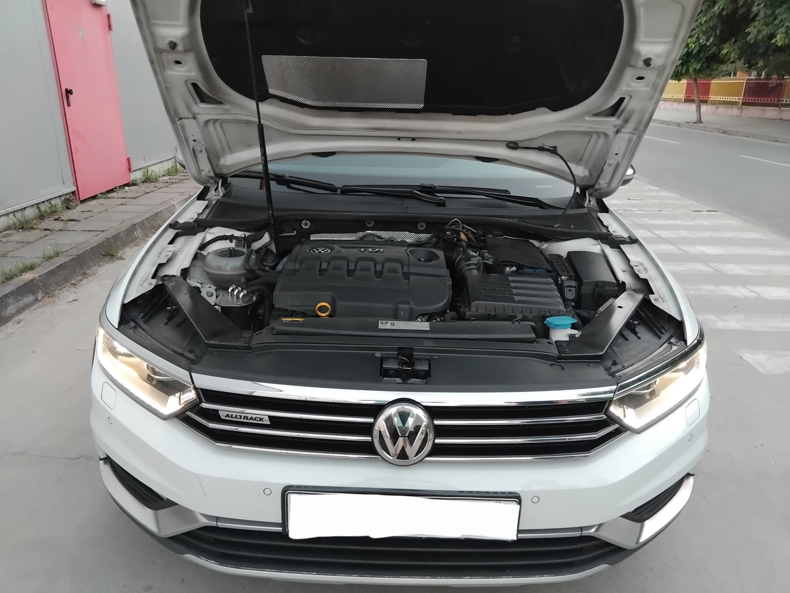 VW Alltrack digital         , снимка 8 - Автомобили и джипове - 54978824