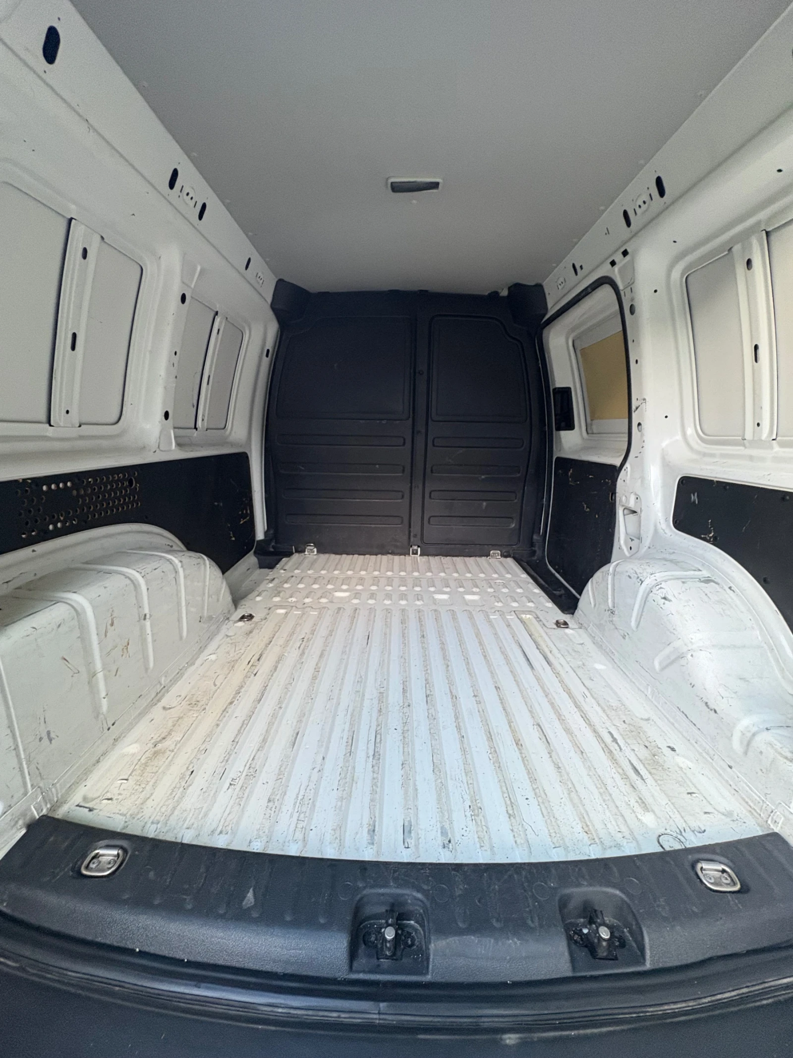 VW Caddy, снимка 9 - Автомобили и джипове - 55138159