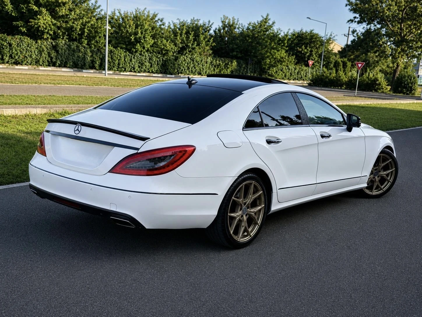 Mercedes-Benz CLS 350 AMG* LED* НА* ПРУЖИНИ, снимка 2 - Автомобили и джипове - 55194025
