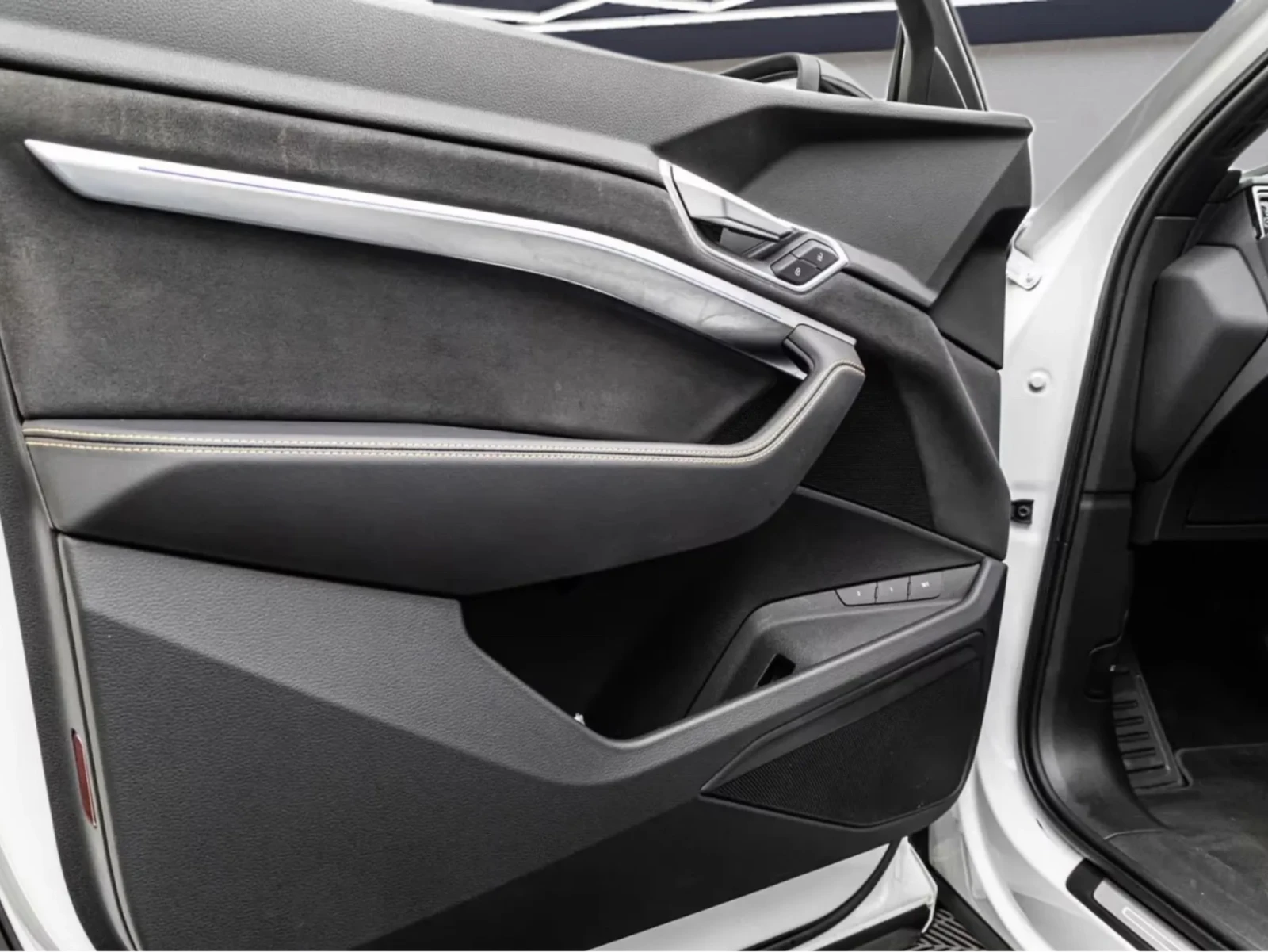Audi E-Tron 55 SPORTBACK S-LINE PLUS 95KWH 63000KM., снимка 11 - Автомобили и джипове - 55441553