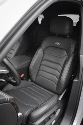 VW Touareg 8 R-Line 4.0TDI Black Optic Първи Собственик, снимка 10