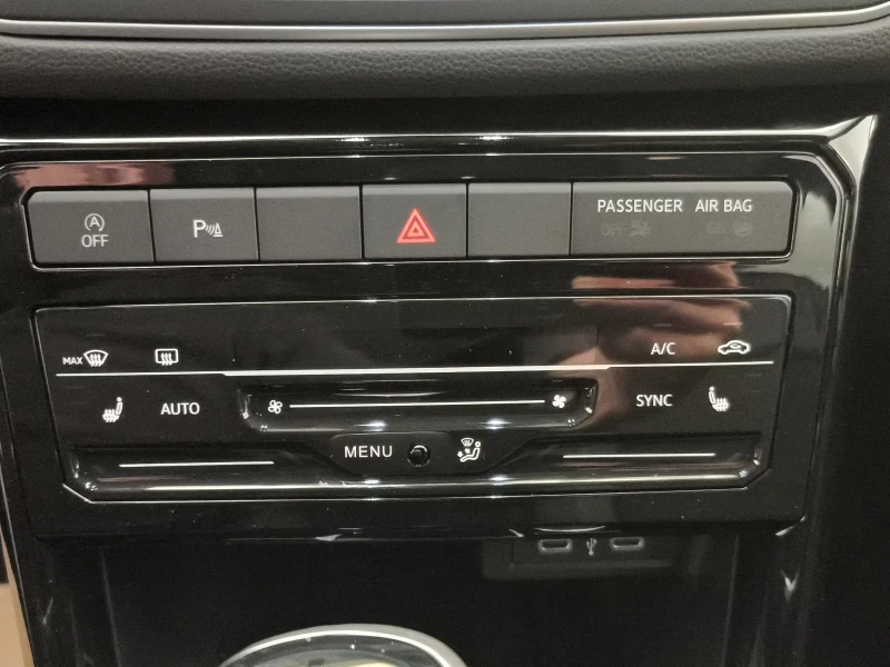 VW T-Cross GOAL/95HP/CAM/NAVI/LED/DIGI/353gpr, снимка 7 - Автомобили и джипове - 51770544