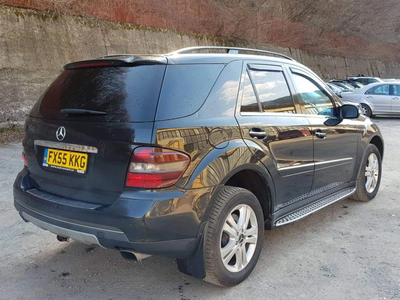 Mercedes-Benz ML 320 3бр. V6 Нави koжа sport, снимка 13 - Автомобили и джипове - 24841380