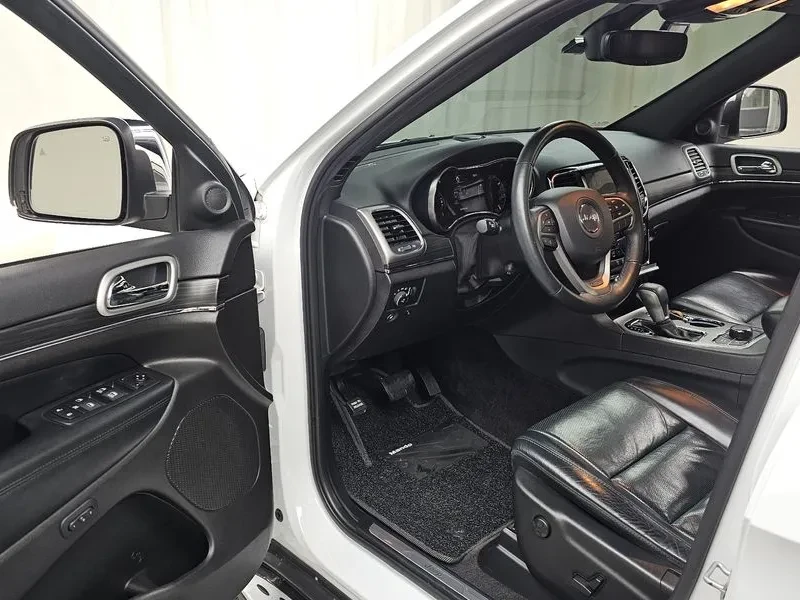 Jeep Cherokee 3.6 AWD - САМО 30% АВАНС, снимка 9 - Автомобили и джипове - 56031032