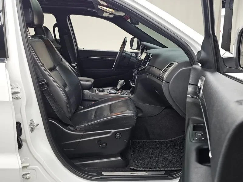 Jeep Cherokee 3.6 AWD - САМО 30% АВАНС, снимка 10 - Автомобили и джипове - 56031032