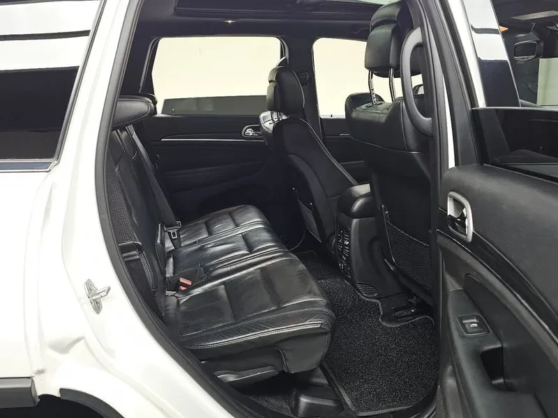Jeep Cherokee 3.6 AWD - САМО 30% АВАНС, снимка 11 - Автомобили и джипове - 56031032