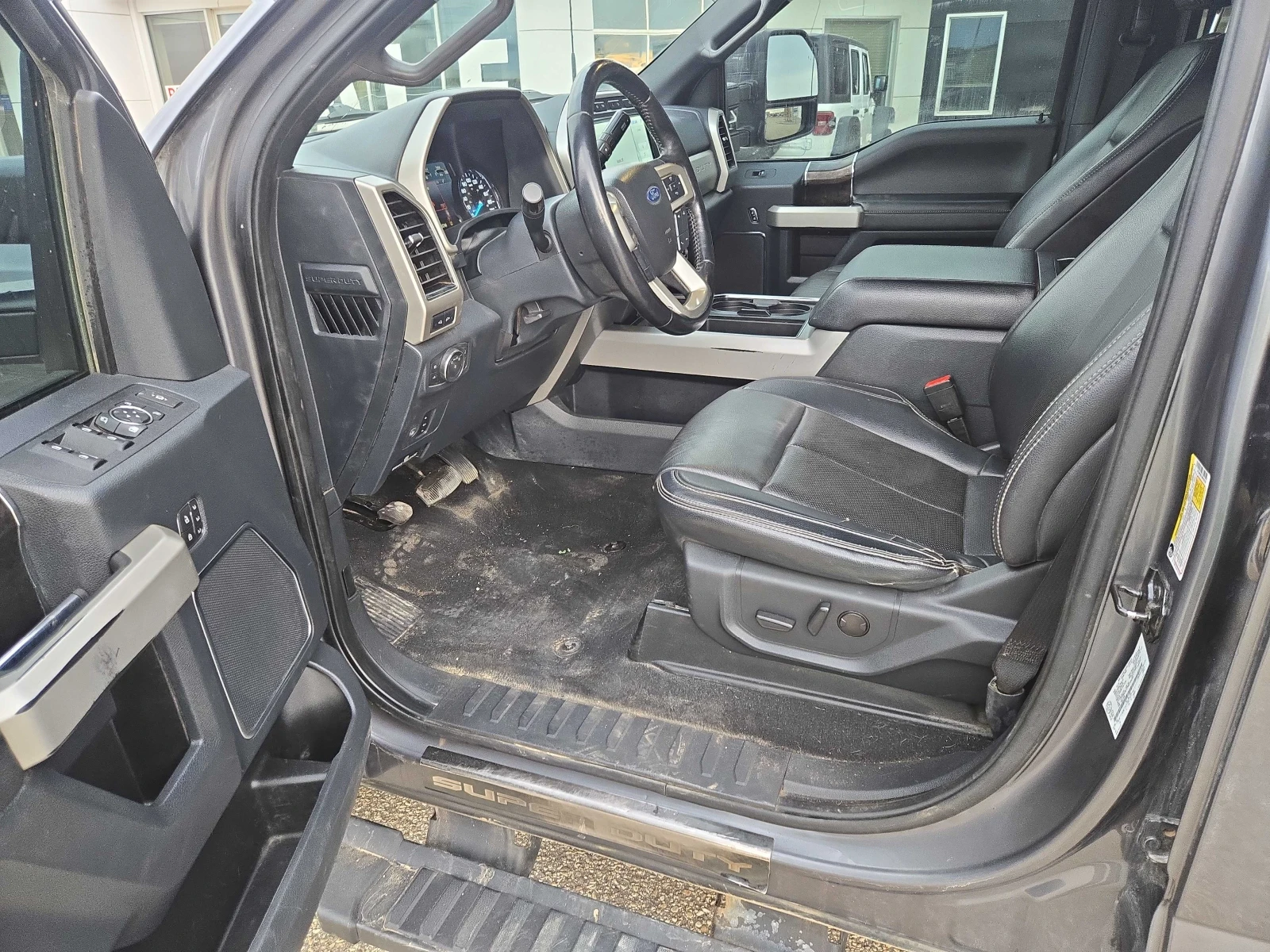 Ford F350 4WD Crew Cab Box CARFAX АВТО КРЕДИТ  - изображение 6