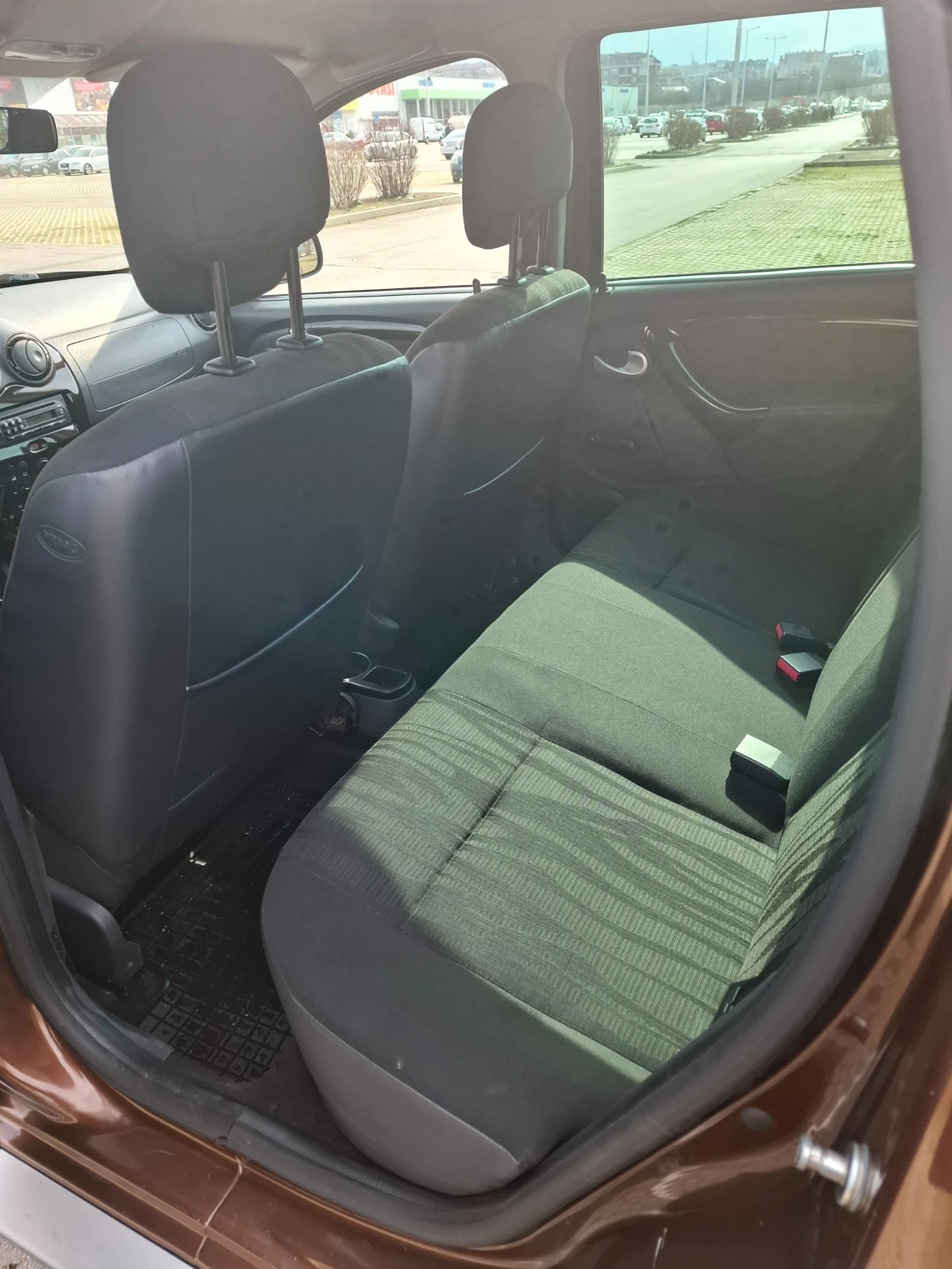 Dacia Duster 1.6GPL, снимка 8 - Автомобили и джипове - 53724239