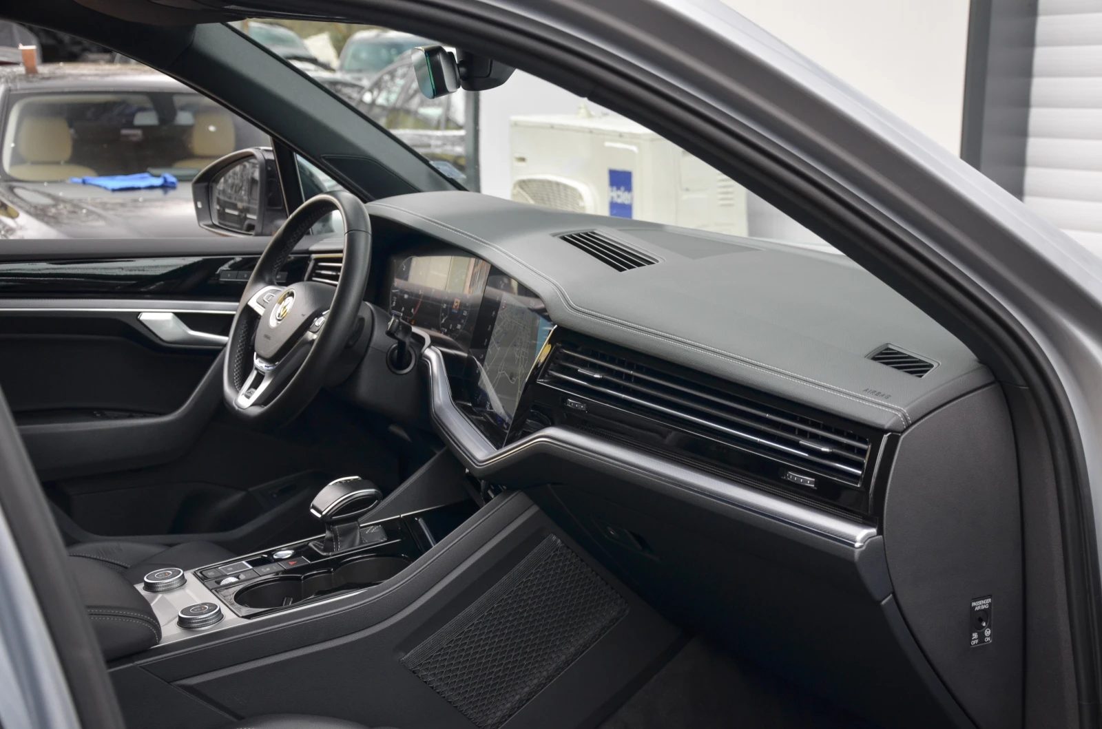 VW Touareg 8 R-Line 4.0TDI Black Optic Първи Собственик, снимка 7 - Автомобили и джипове - 54166027