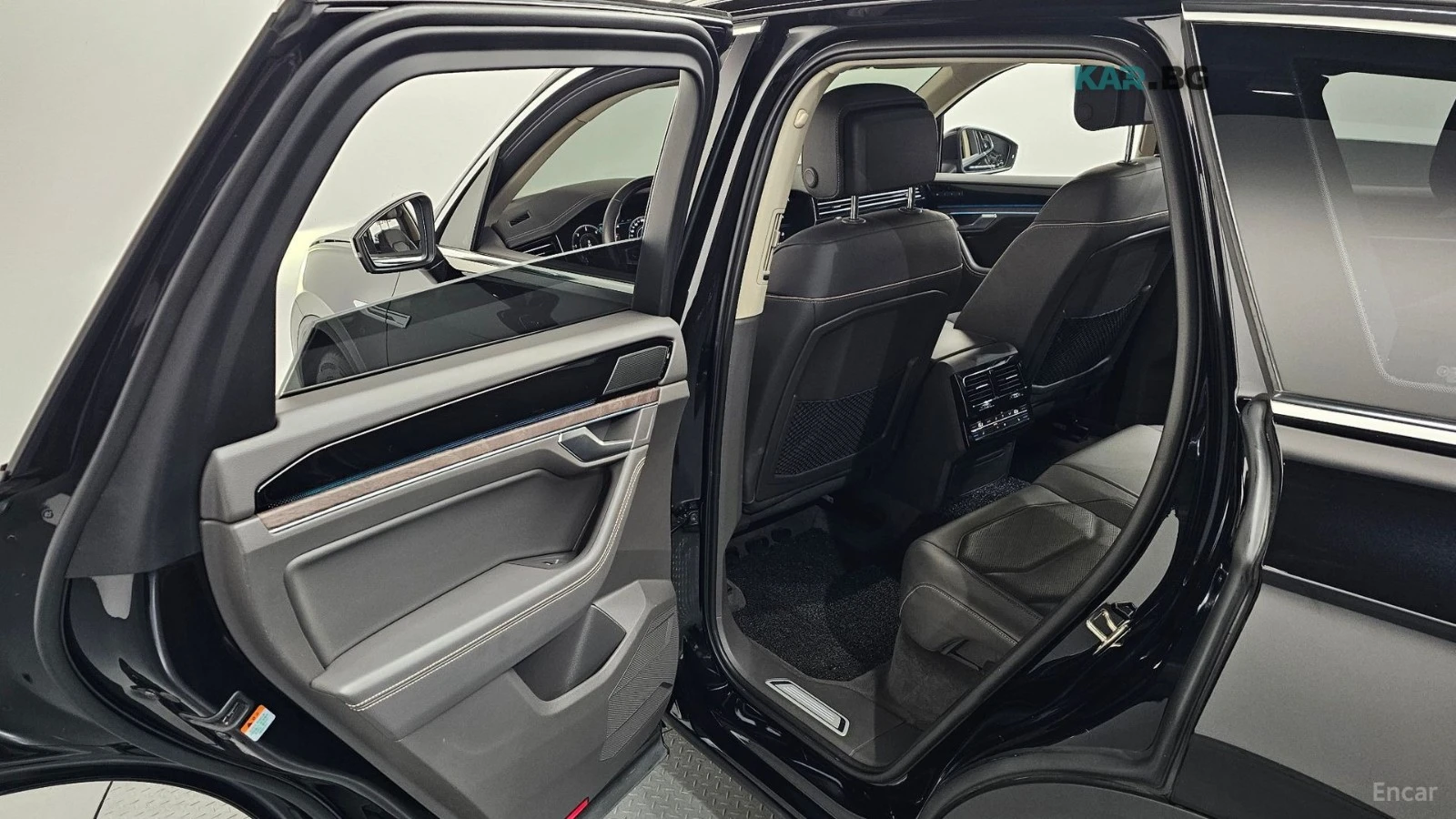 VW Touareg PRESTIGE* 3.0* TDI* DISTRONIC* ПОДГРЕВ* ОБДУХВАНЕ*, снимка 10 - Автомобили и джипове - 54813433