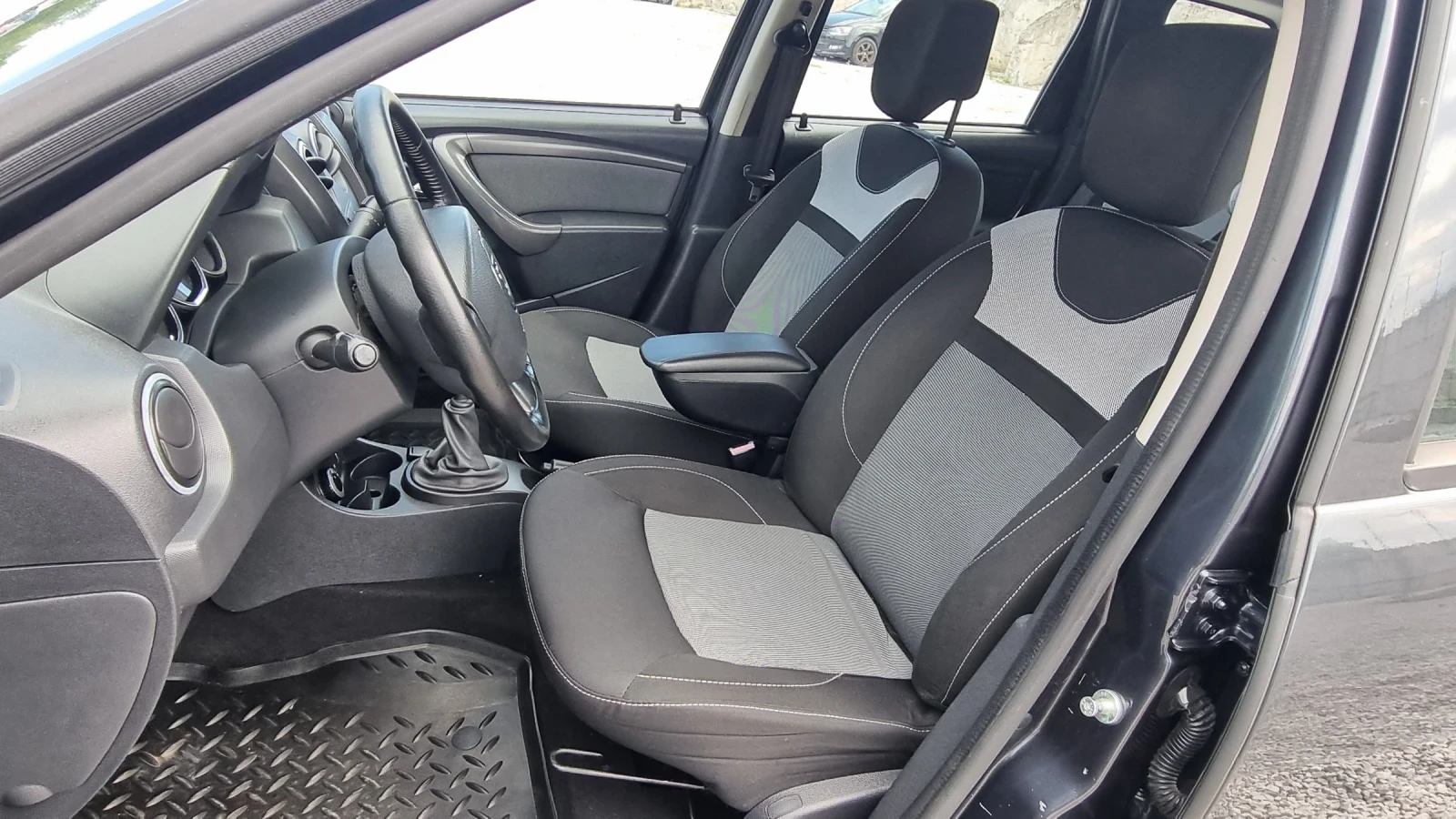 Dacia Duster 4x4 Фейслифт - Евро 6 1.5dci, снимка 10 - Автомобили и джипове - 54825273