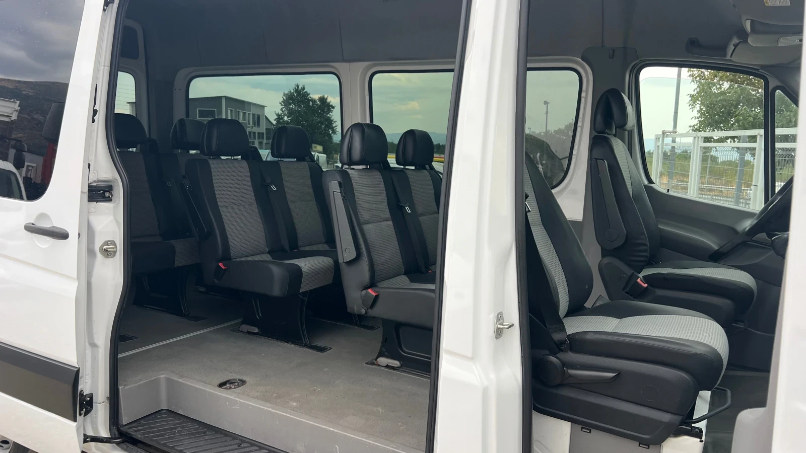 Mercedes-Benz Sprinter 9 места 646 мотор клима топ състояние, снимка 5 - Бусове и автобуси - 56051233