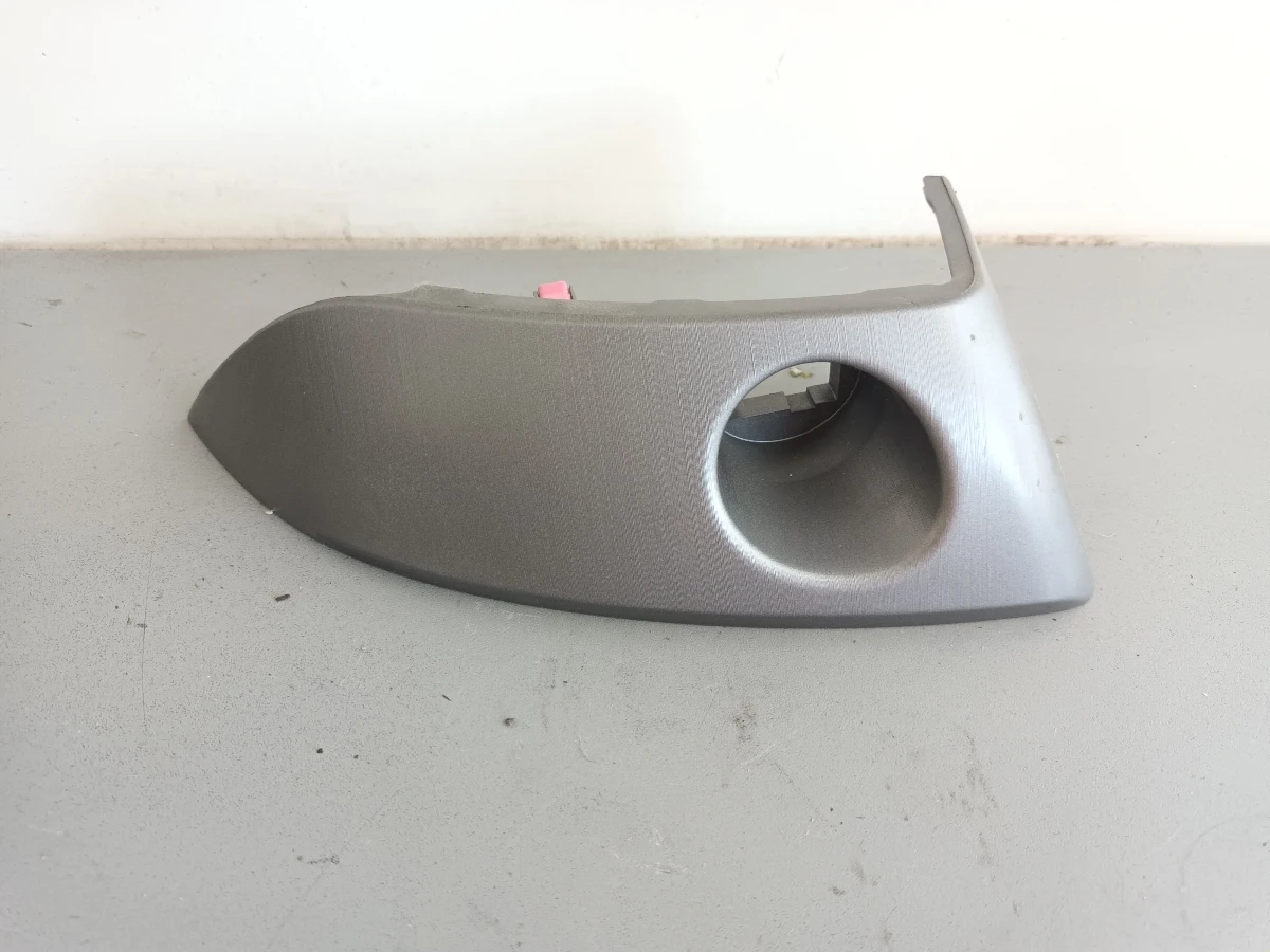 Лайсна,пластмаса табло Тойота рав4 2.2д 