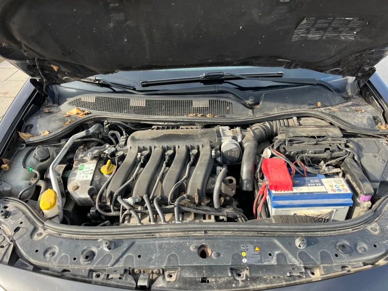Renault Megane 2.0I газ-бензин, снимка 10 - Автомобили и джипове - 52635385