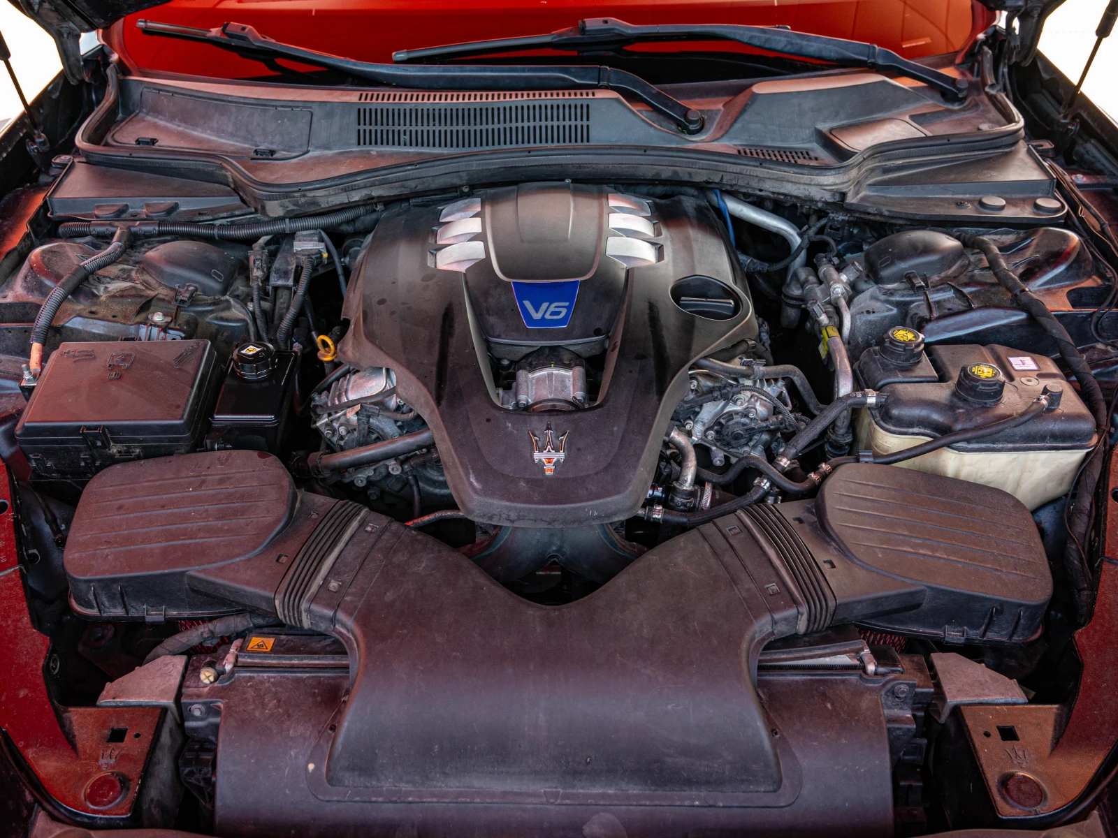 Maserati Ghibli * SQ4 * АВТО КРЕДИТ * 8ZF * NAVI  - изображение 9