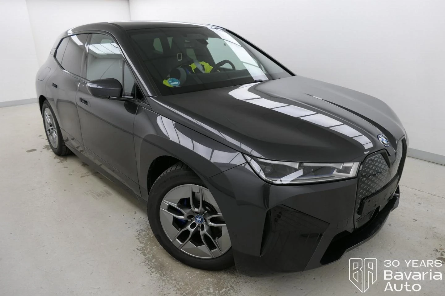 BMW iX 50 xDrive Sport Paket - изображение 4