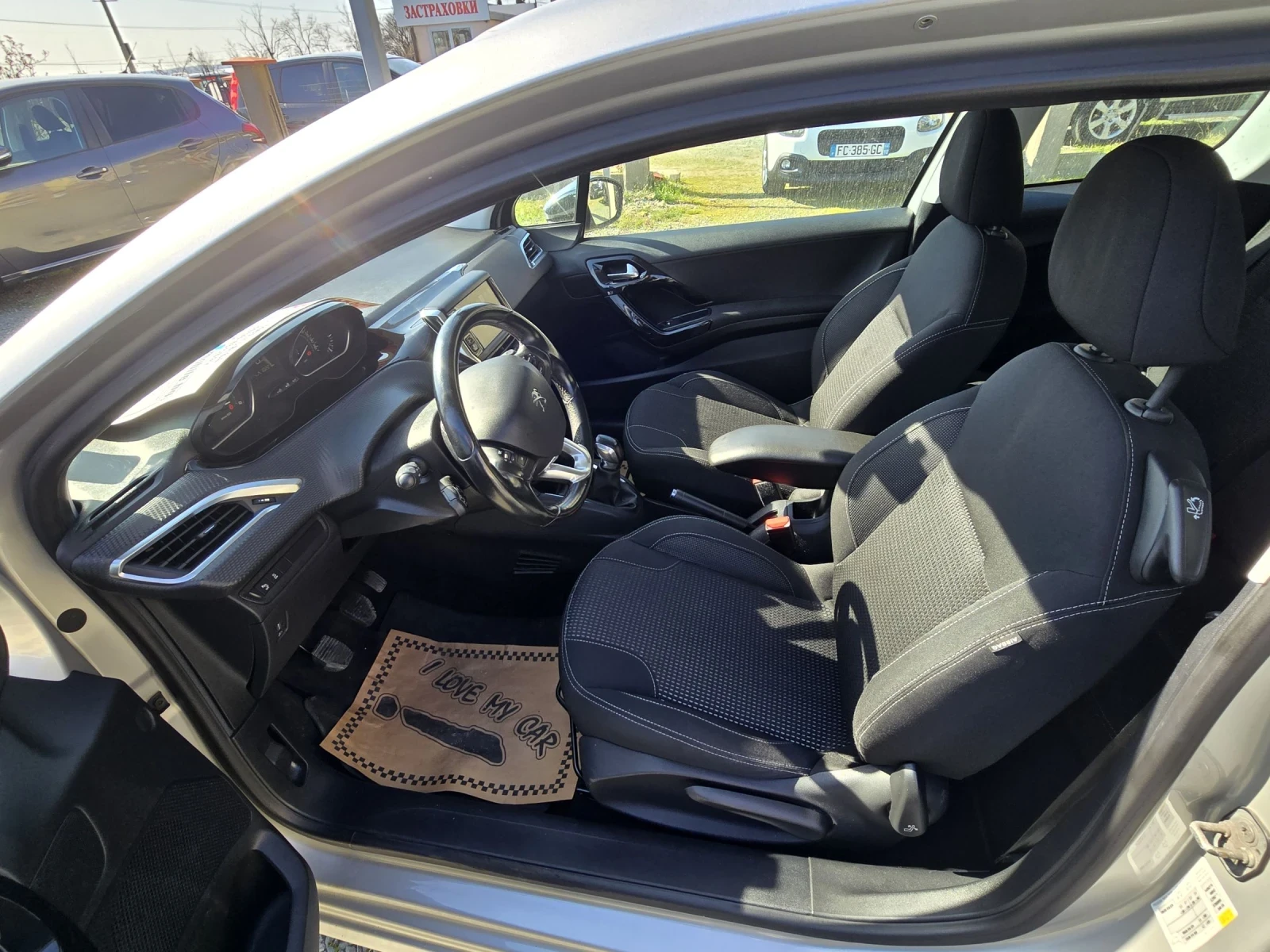 Peugeot 208, снимка 8 - Автомобили и джипове - 53752561