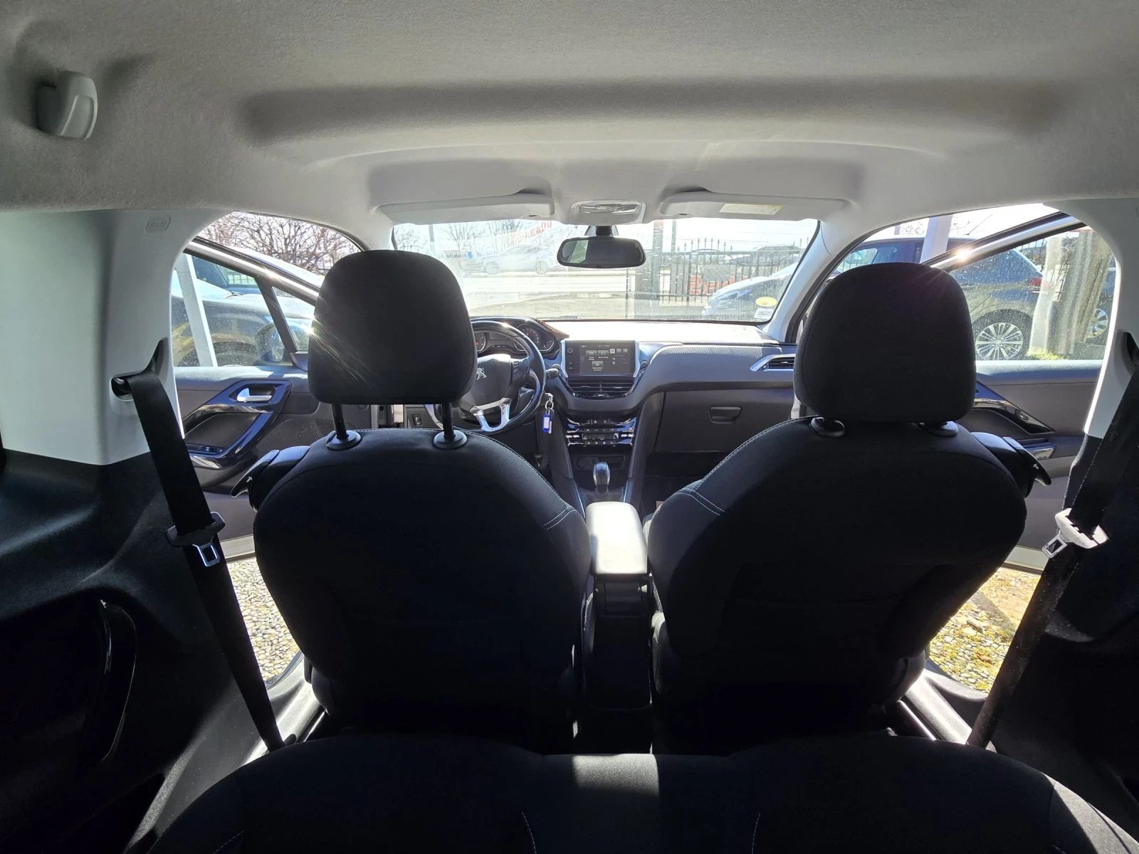 Peugeot 208, снимка 15 - Автомобили и джипове - 53752561