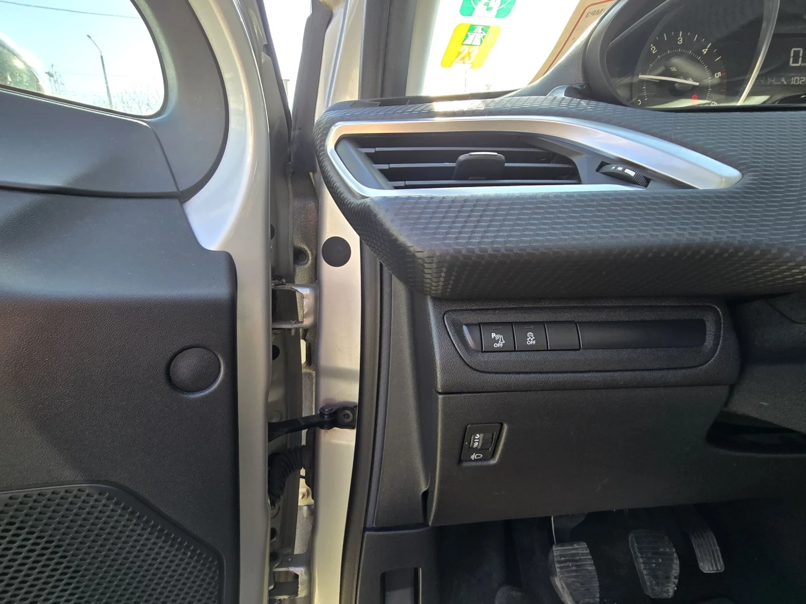 Peugeot 208, снимка 10 - Автомобили и джипове - 53752561