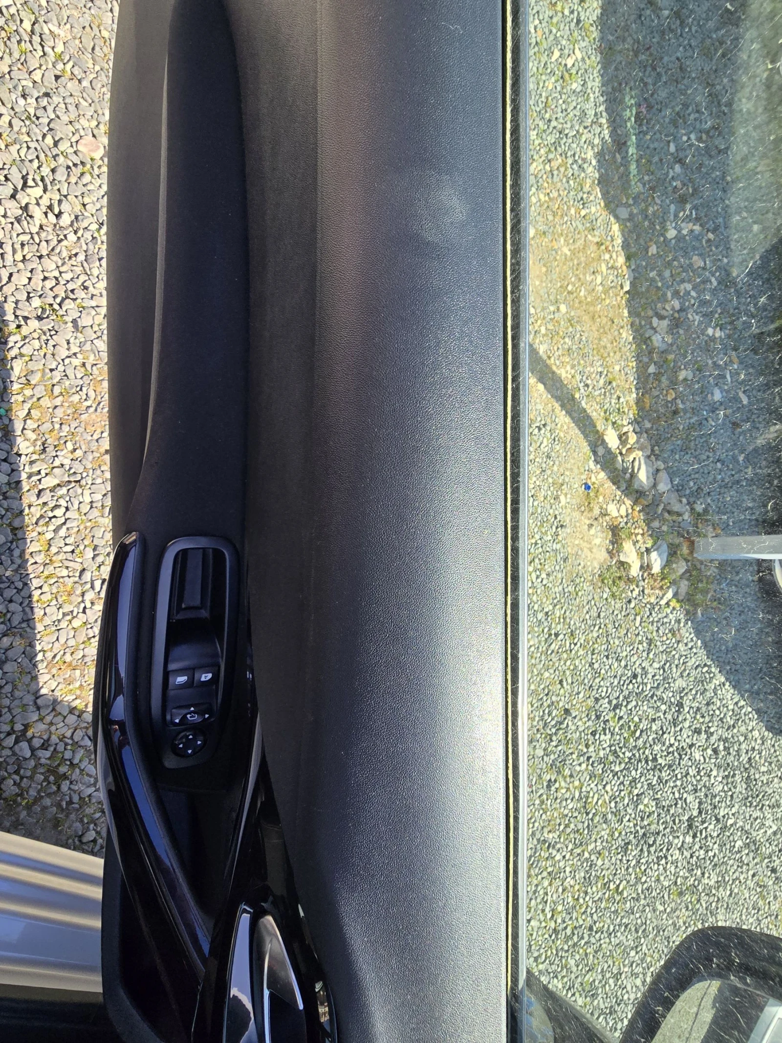 Peugeot 208, снимка 7 - Автомобили и джипове - 53752561