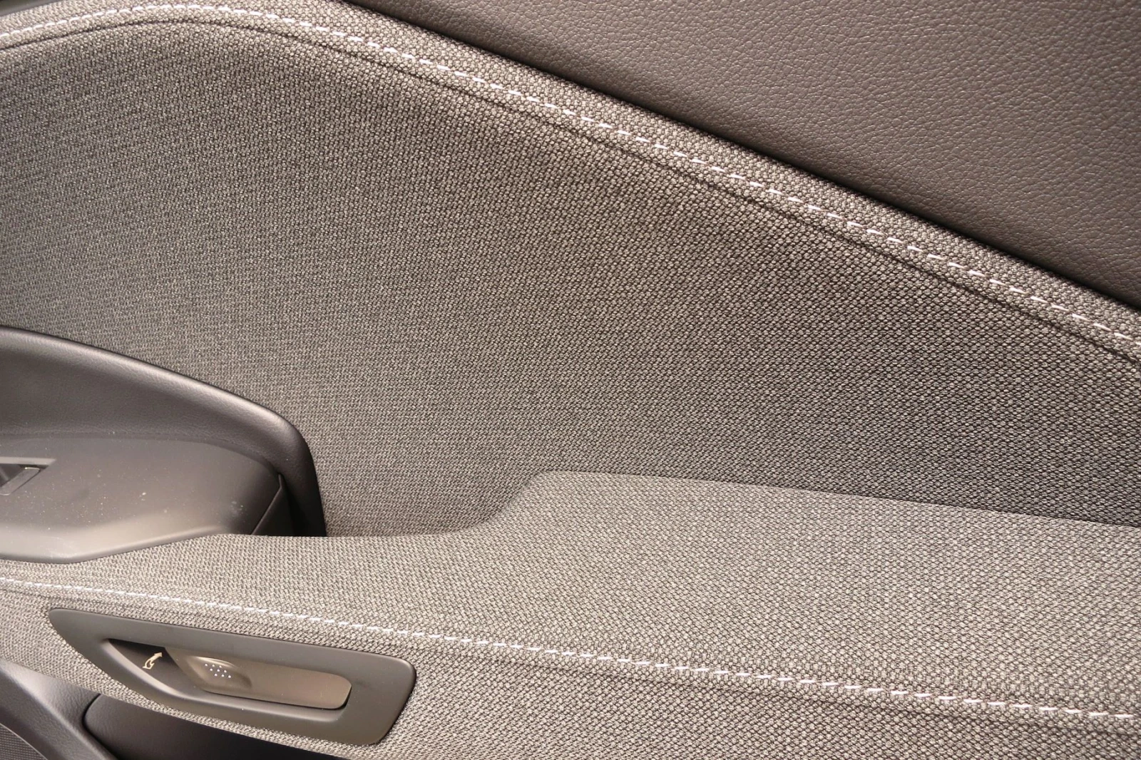 Lexus LBX 0км НОВ от 195 е/месДОСТАВКА-Май/Юни 10Г Гаранция, снимка 14 - Автомобили и джипове - 54069291