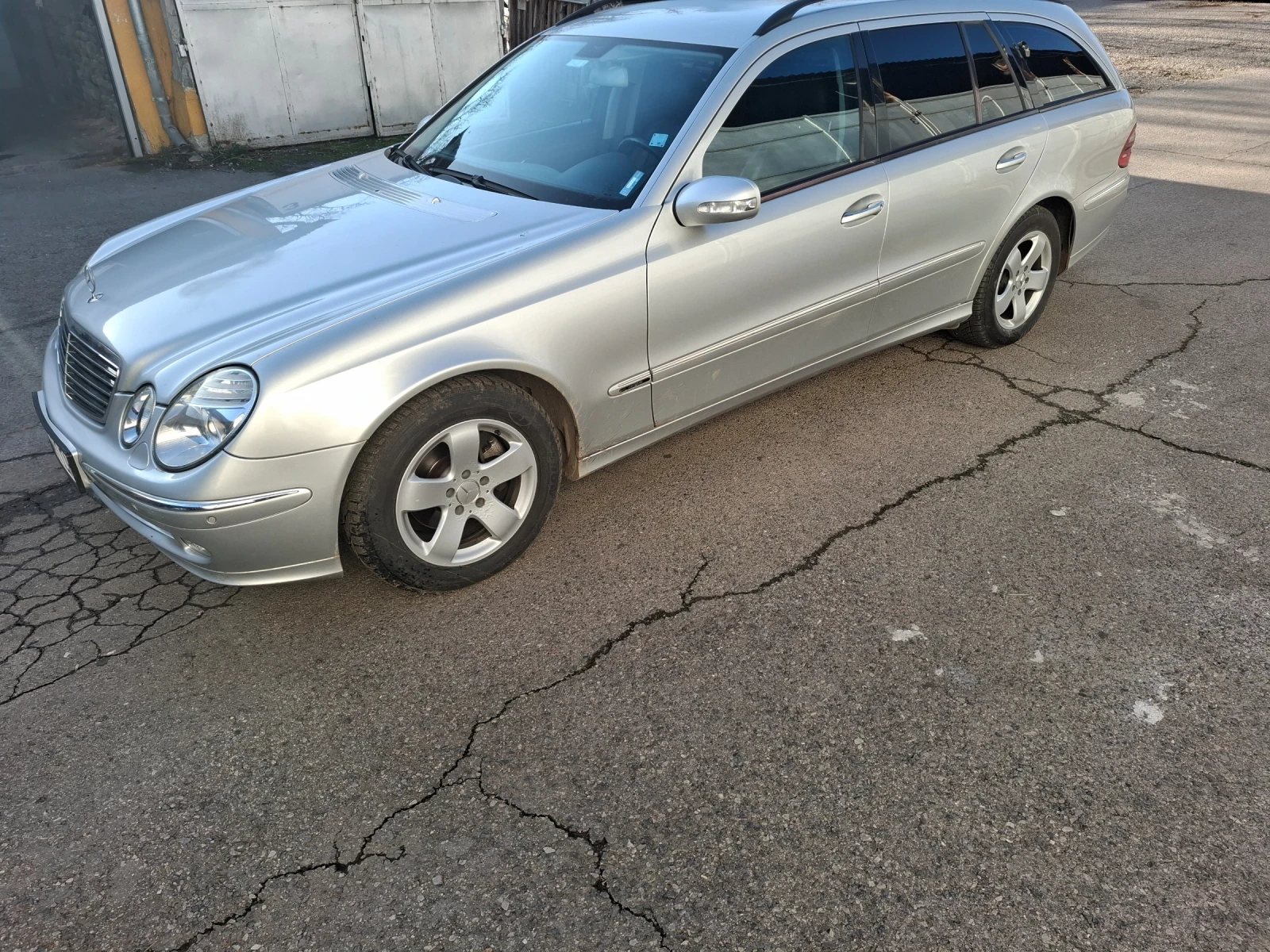 Mercedes-Benz E 270 CDI AVANTGARDE , снимка 3 - Автомобили и джипове - 54254007