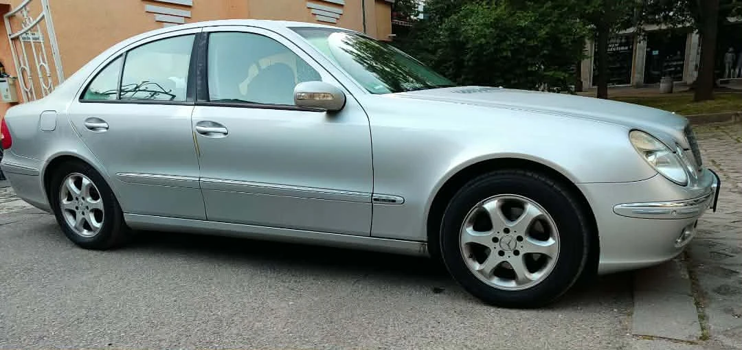 Mercedes-Benz E 200, снимка 2 - Автомобили и джипове - 54570591