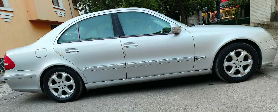 Mercedes-Benz E 200, снимка 3 - Автомобили и джипове - 54570591