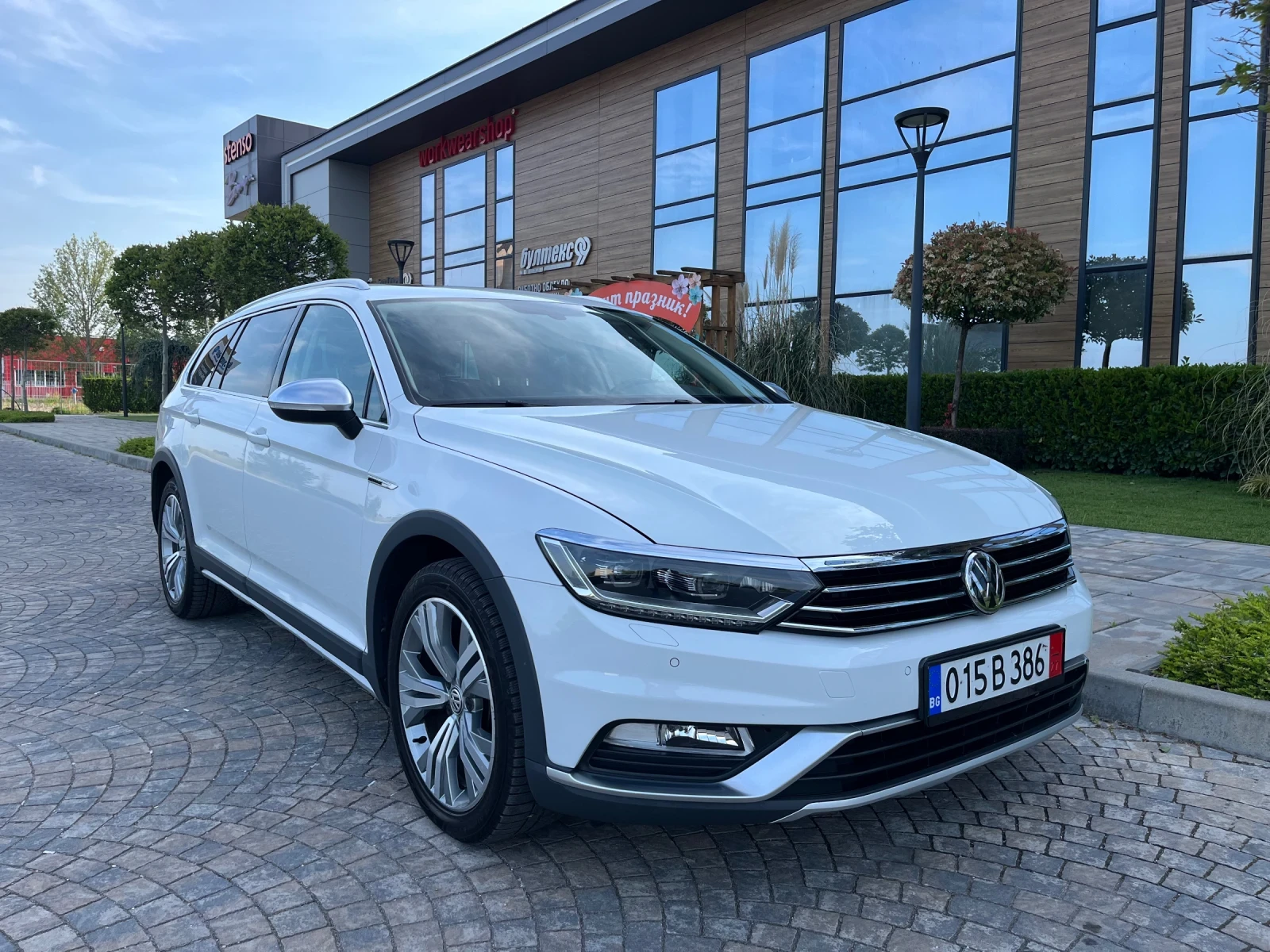 VW Passat 2.0TDi 190к.с.* ALTRACK* Панорама* Cocpit* Perfect, снимка 4 - Автомобили и джипове - 54633955