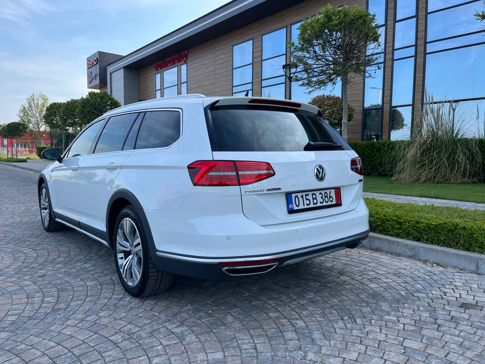 VW Passat 2.0TDi 190к.с.* ALTRACK* Панорама* Cocpit* Perfect, снимка 6 - Автомобили и джипове - 54633955