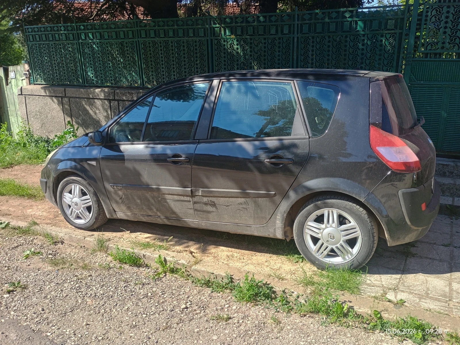 Renault Scenic 1.4, снимка 2 - Автомобили и джипове - 54908914