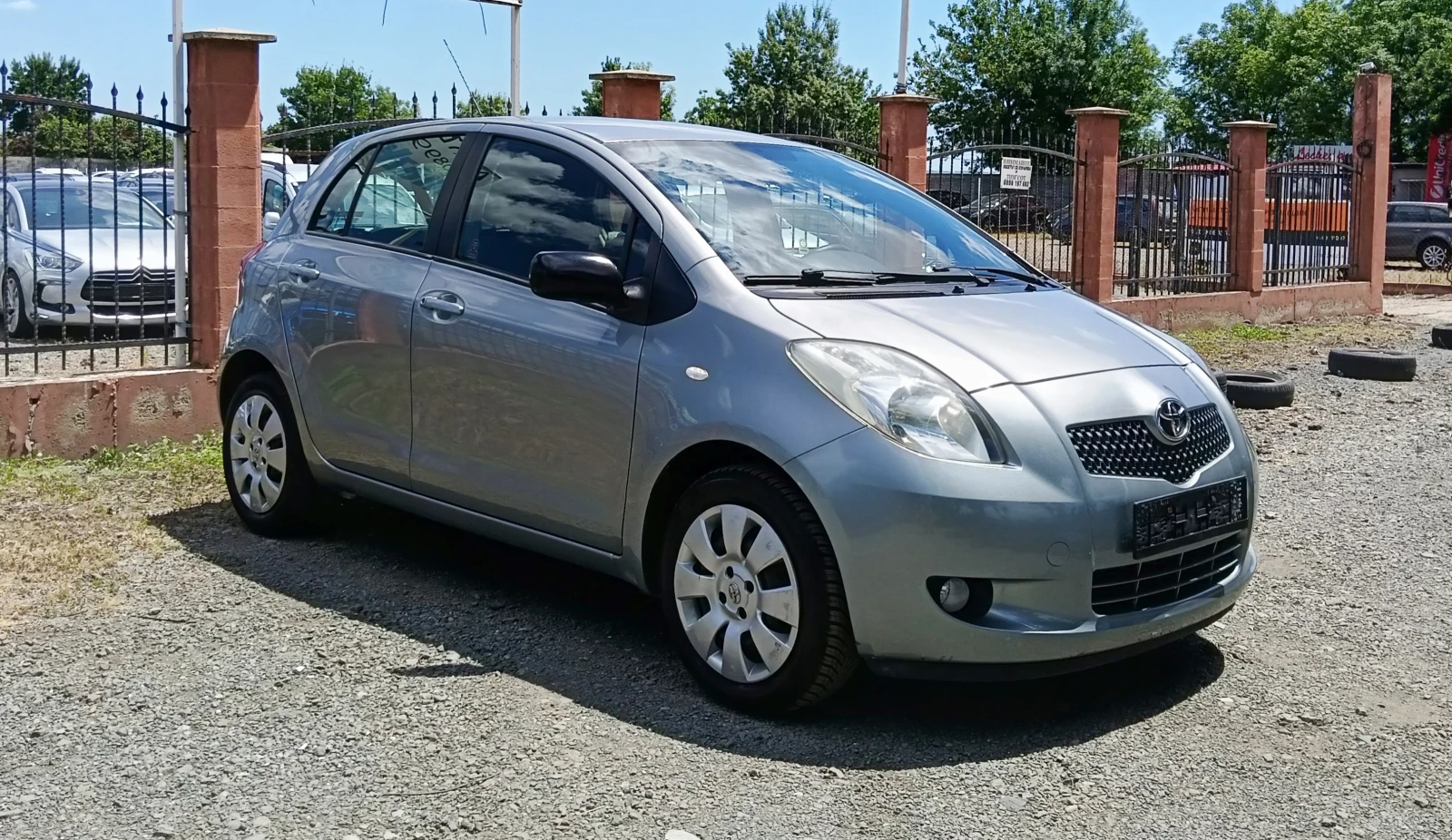 Toyota Yaris 1.3i NAVI, снимка 3 - Автомобили и джипове - 54999834