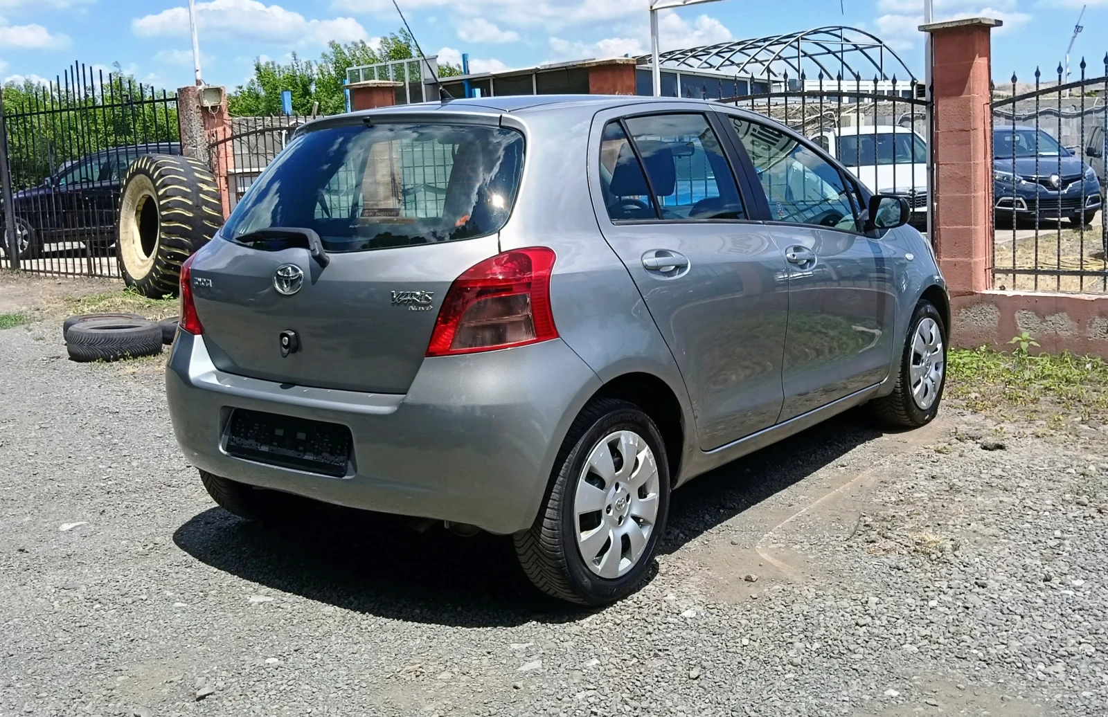 Toyota Yaris 1.3i NAVI, снимка 4 - Автомобили и джипове - 54999834