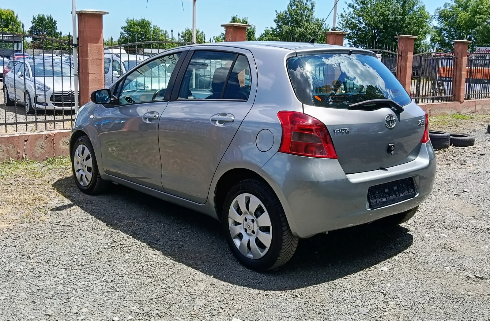 Toyota Yaris 1.3i NAVI, снимка 6 - Автомобили и джипове - 54999834