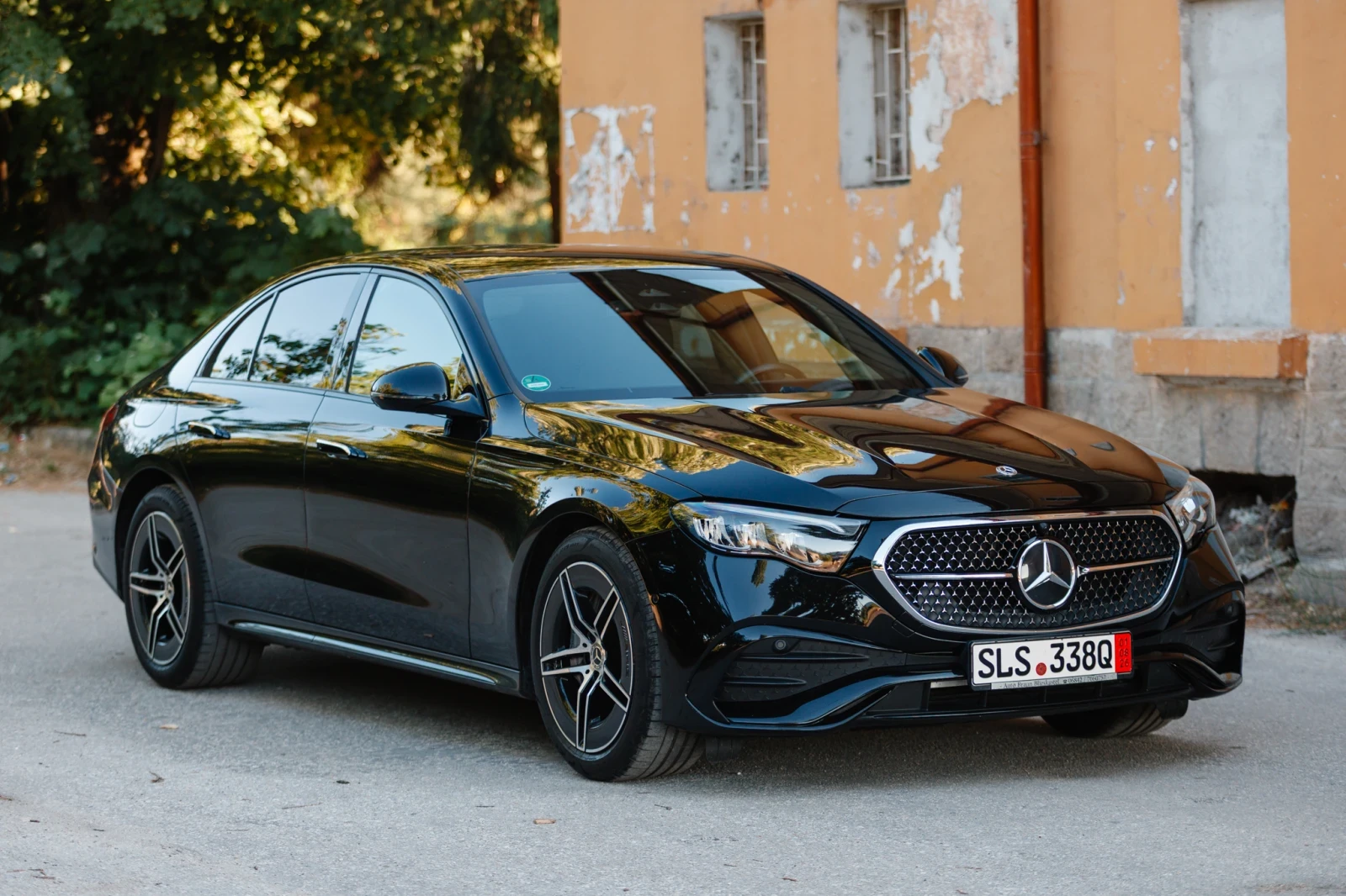 Mercedes-Benz E 200 AMG ТОП Състояние , снимка 4 - Автомобили и джипове - 56255497