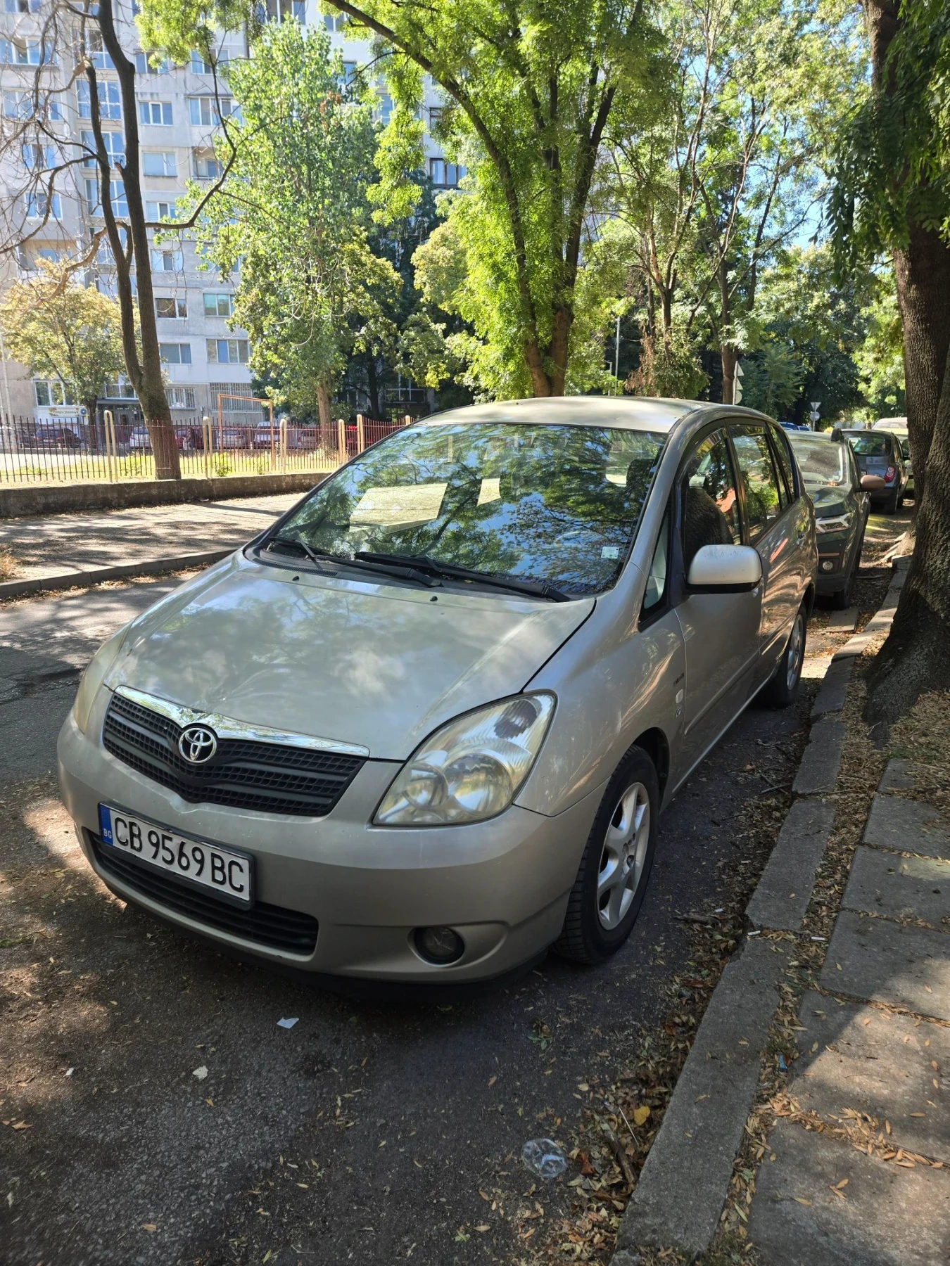 Toyota Corolla verso 2.0 D-4D, снимка 2 - Автомобили и джипове - 56318617