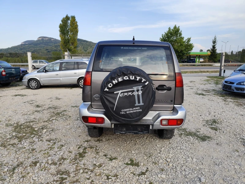 Nissan Terrano 2.7 дизел Италия, снимка 6 - Автомобили и джипове - 46920447