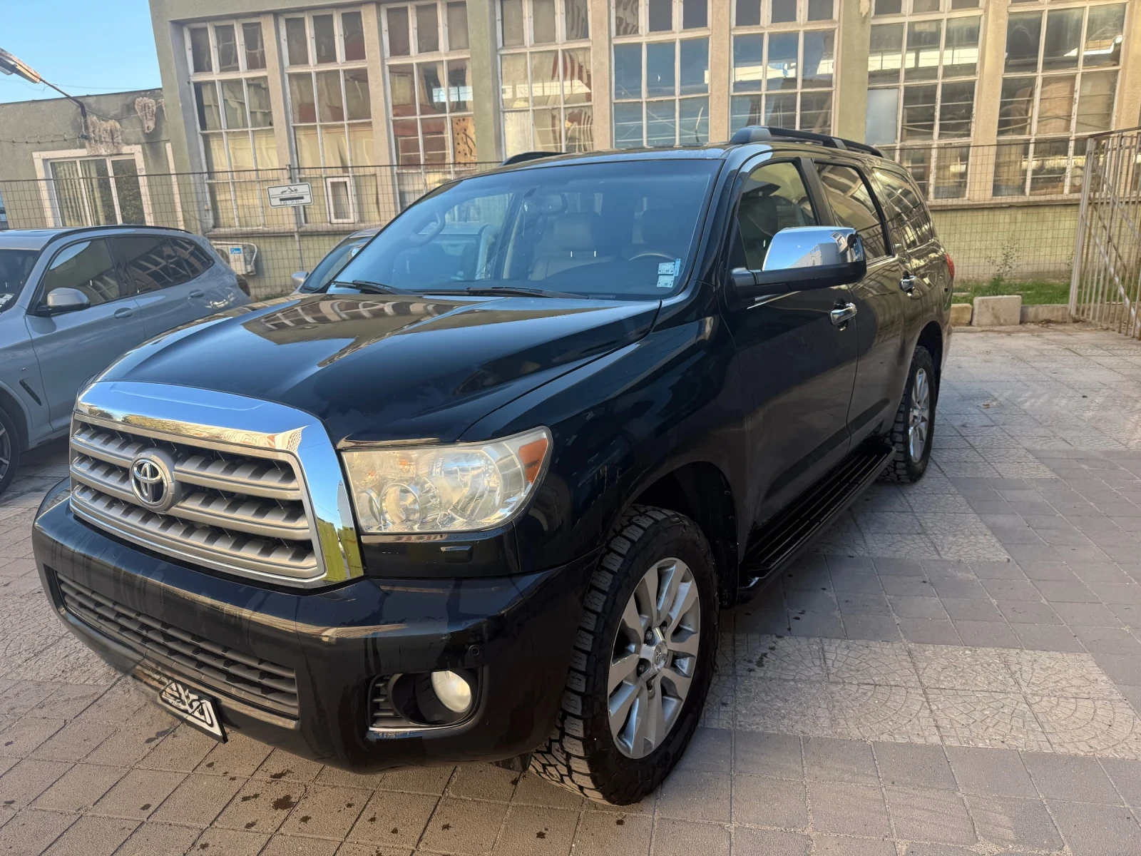 Toyota Sequoia  - изображение 2