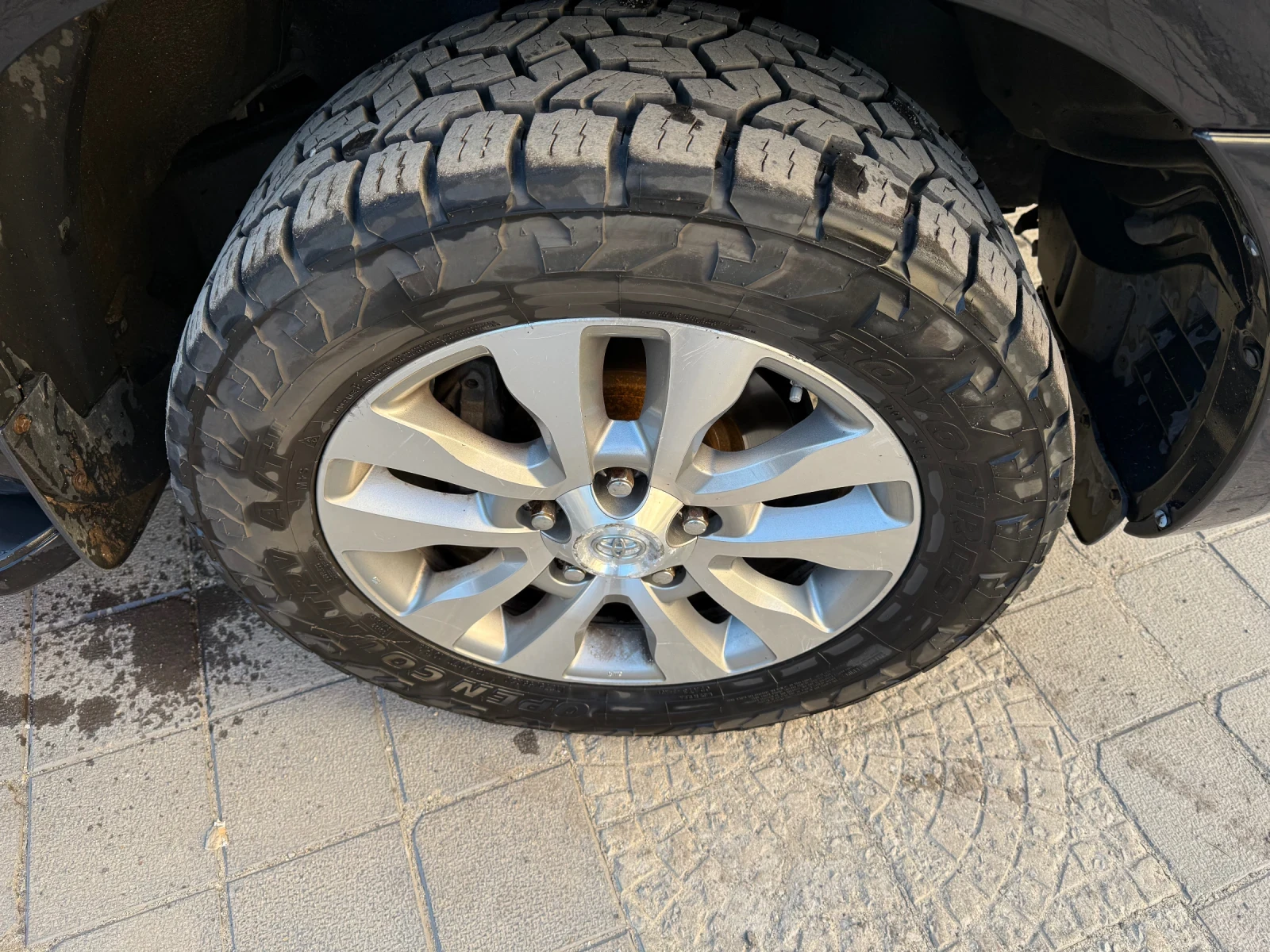 Toyota Sequoia  - изображение 9