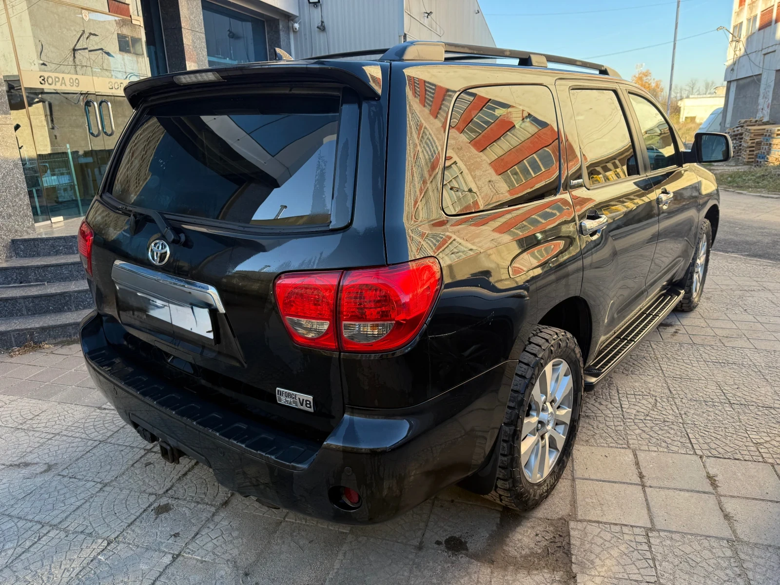 Toyota Sequoia  - изображение 5