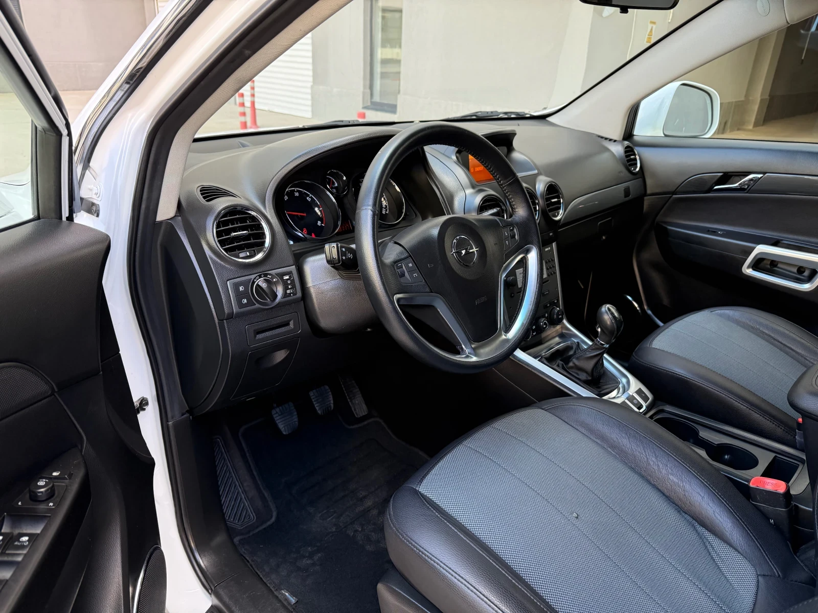 Opel Antara 1.9CDTI 150ph* 4x4* 6sp* FACE* EURO5B* TOP* * * , снимка 9 - Автомобили и джипове - 54150644
