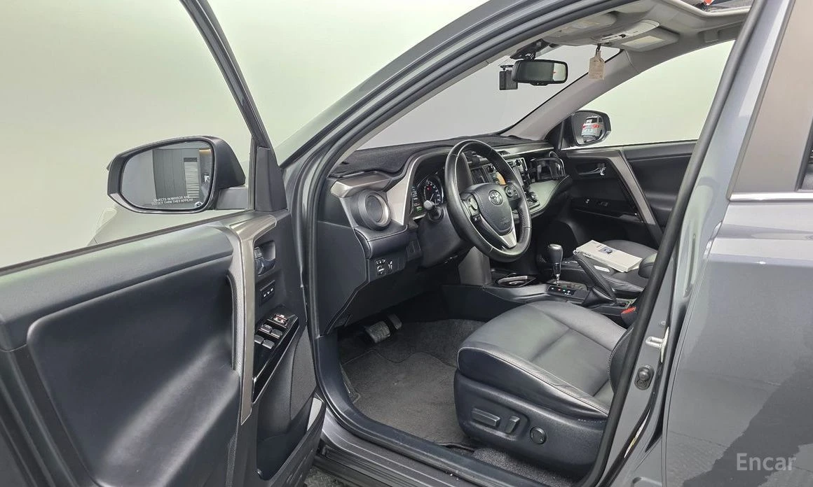 Toyota Rav4, снимка 12 - Автомобили и джипове - 54352858