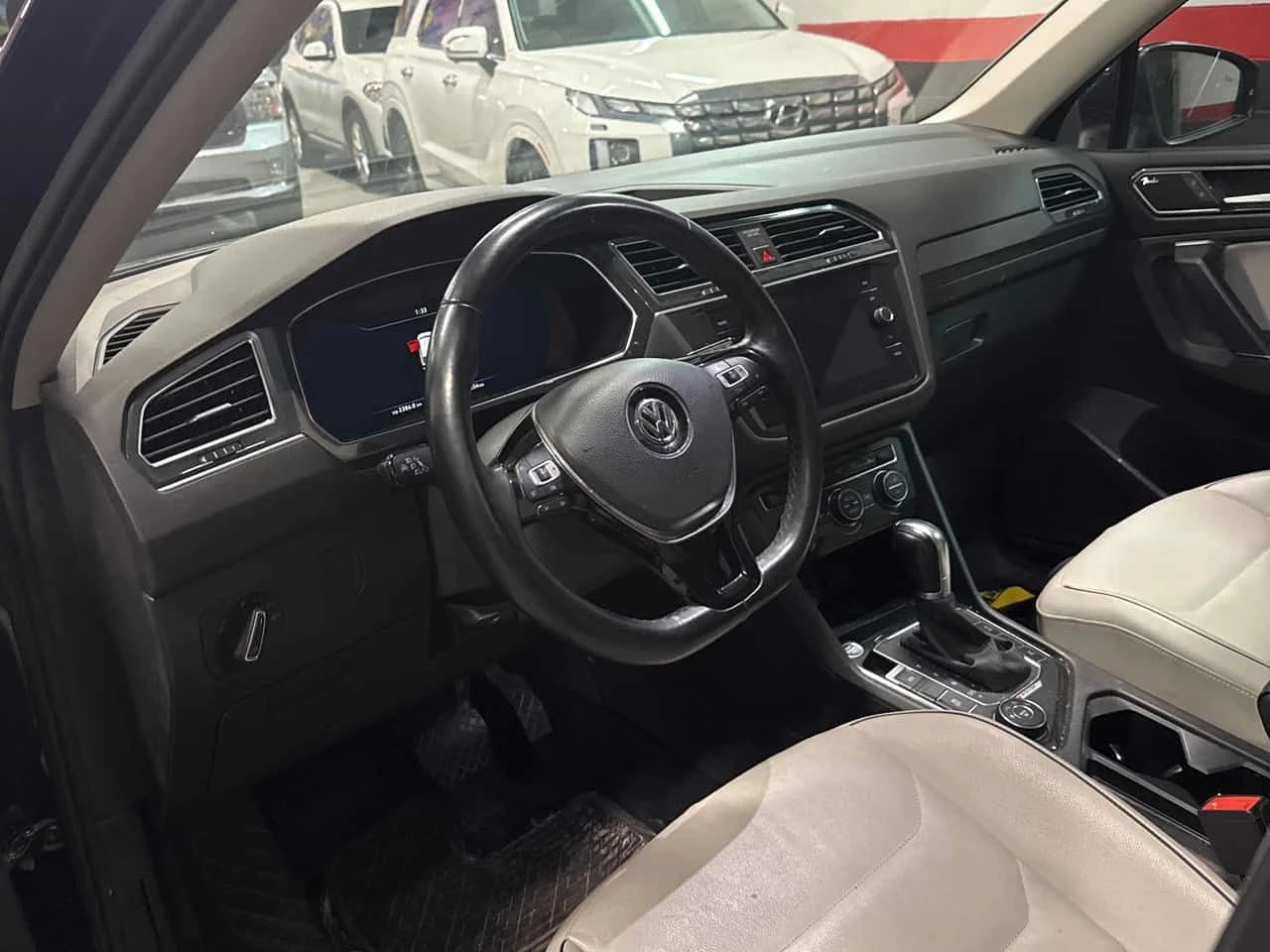 VW Tiguan Highline/CARFAX/Подгрев/Панорама/+ Гуми, снимка 6 - Автомобили и джипове - 54403013