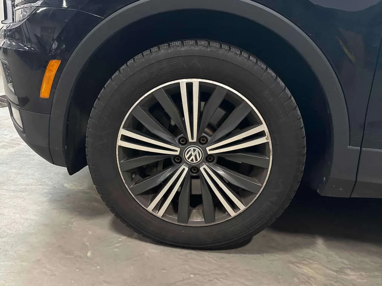VW Tiguan Highline/CARFAX/Подгрев/Панорама/+ Гуми, снимка 17 - Автомобили и джипове - 54403013