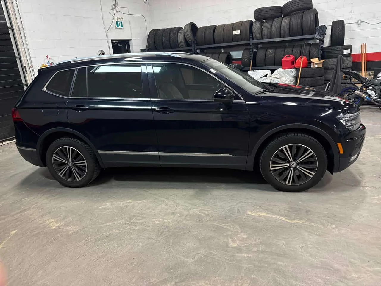 VW Tiguan Highline/CARFAX/Подгрев/Панорама/+ Гуми, снимка 4 - Автомобили и джипове - 54403013